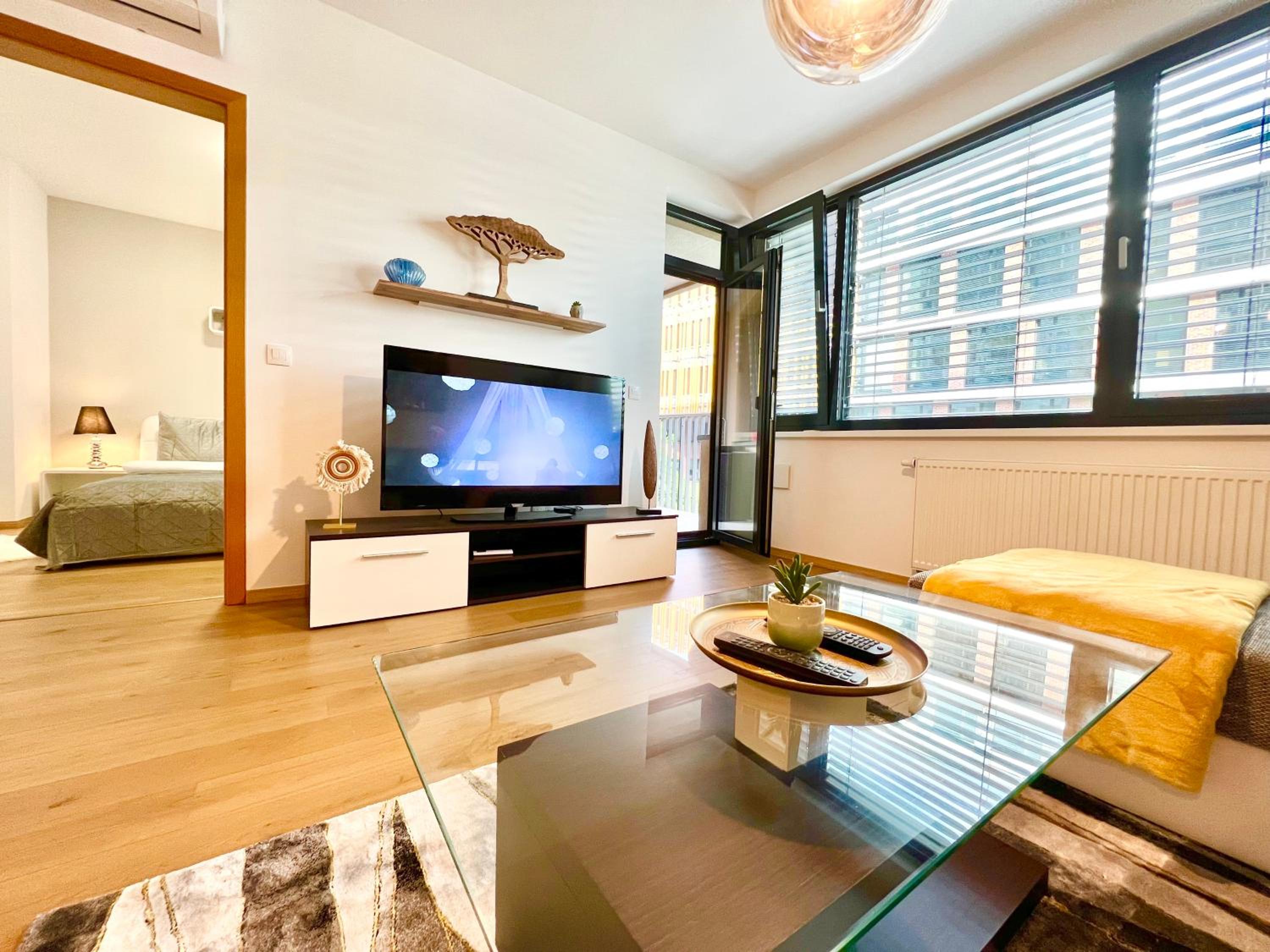 Riverside Luxury Apartment with Garage view 4
