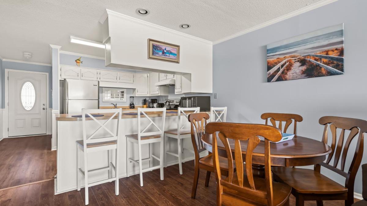 301A Queens Grant view 5