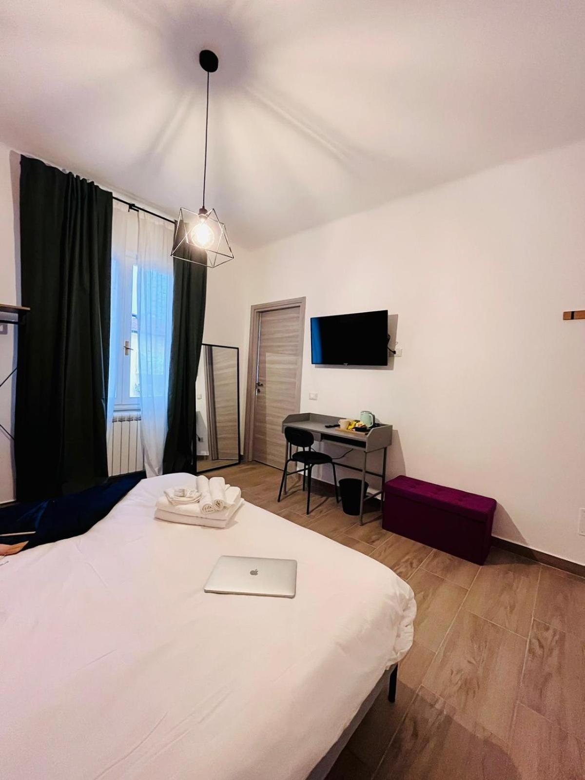 A Pisa con amore en Pisa — hotel room