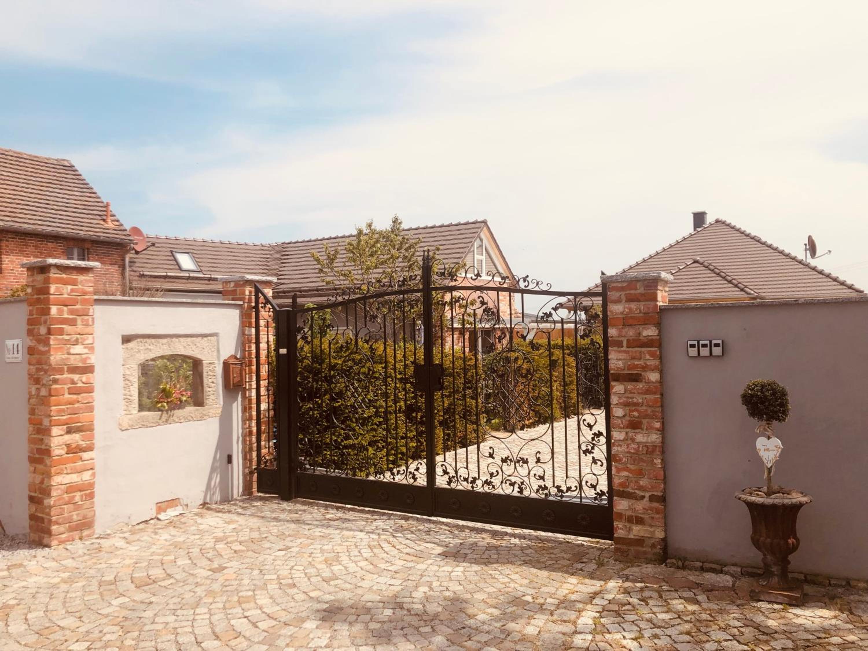 Alte Schmiede mit Sauna, Pool und Whirpool im Außenbereich schönstes Ferienhaus der Lausitz