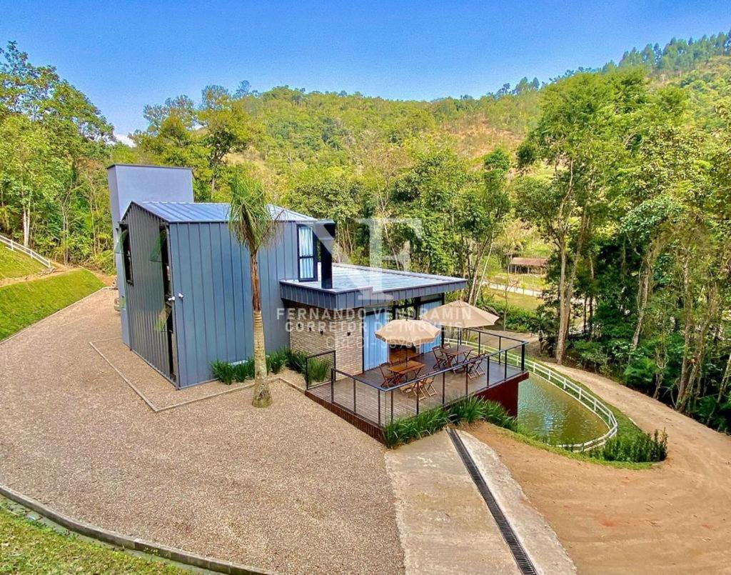 Blue Barn Carvalho