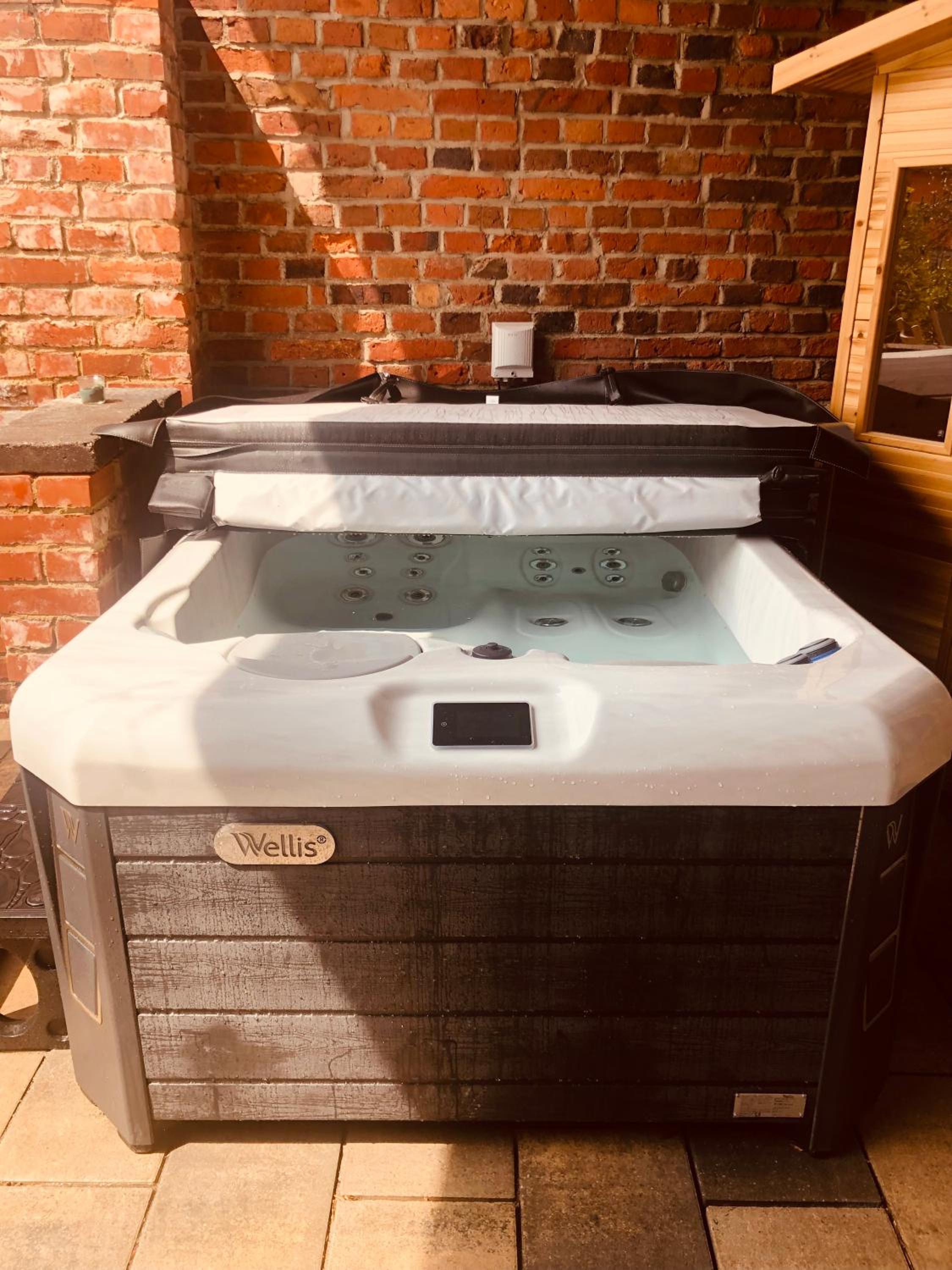Altes Gewölbe mit Sauna und Whirlpool im Außenbereich view 4