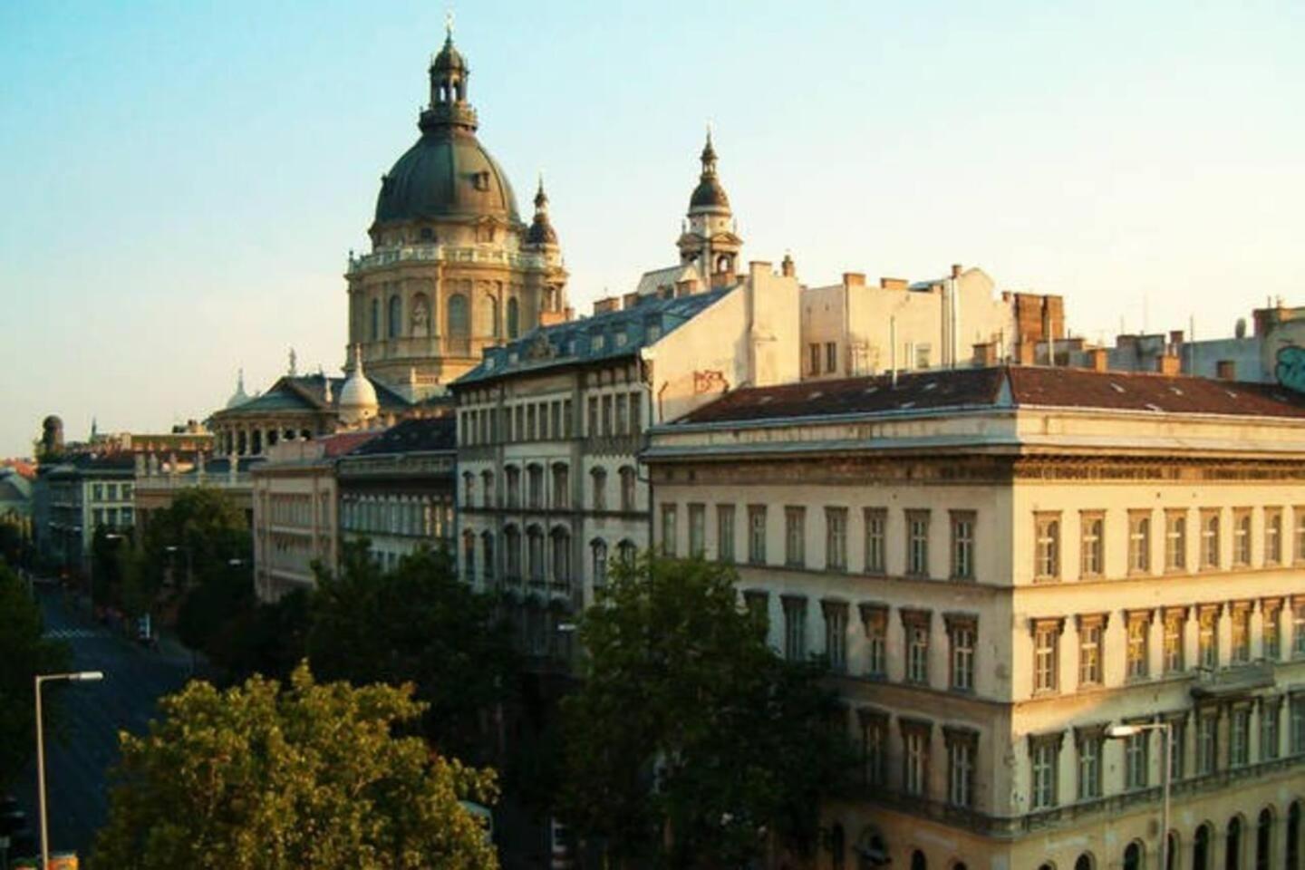 1 Bedroom Apartment Sleeps 2 -Balcony -Lift Access