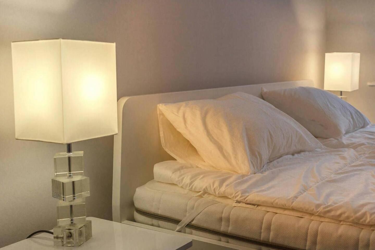 1 Bedroom Apartment Sleeps 2 -Balcony -Lift Access