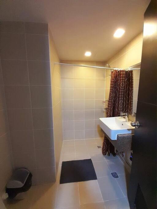 Large studio Cubao with 2 beds view 4