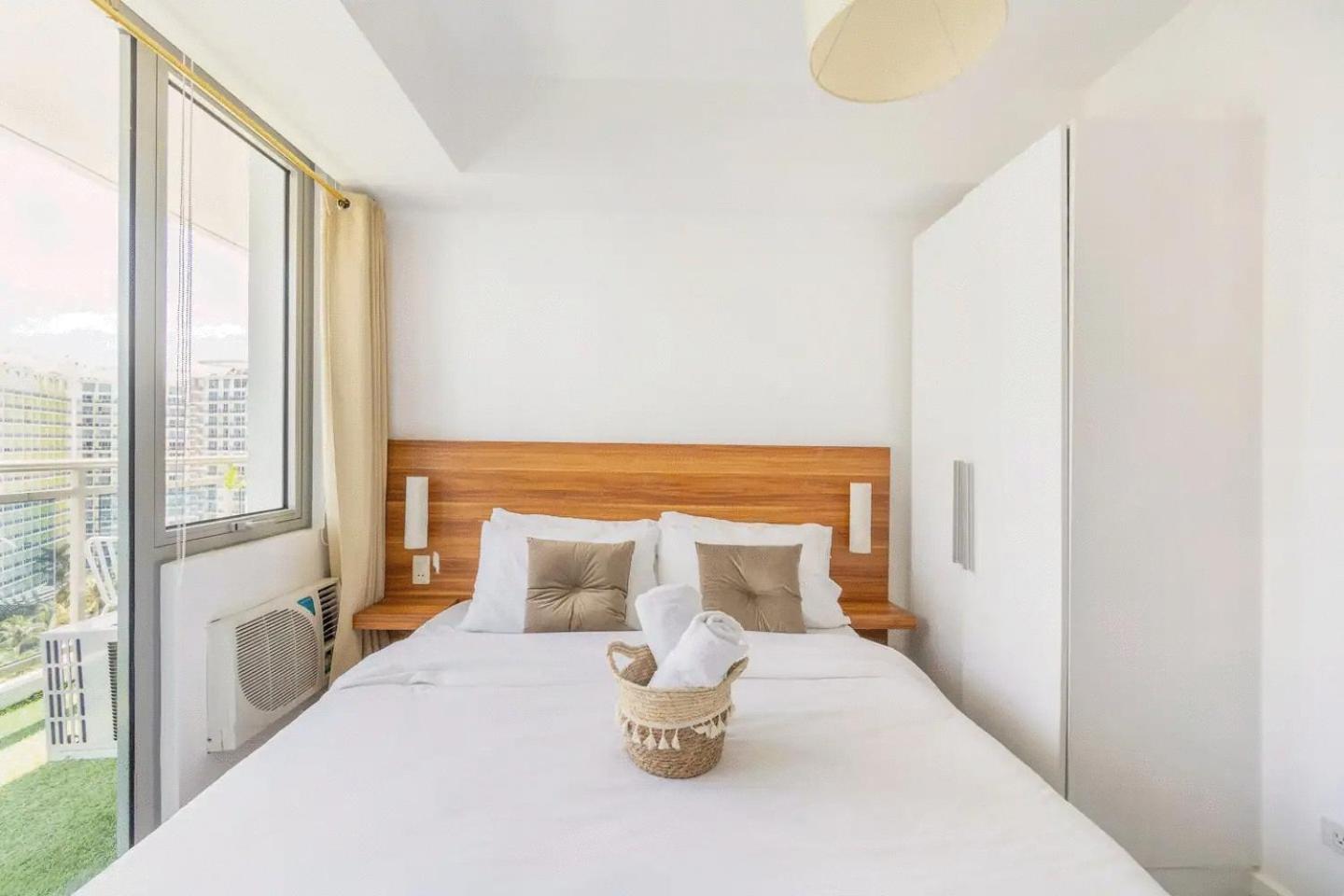Adam'sCrib Apartment 2BR by Azure Residences Near Manila International Airport view 3