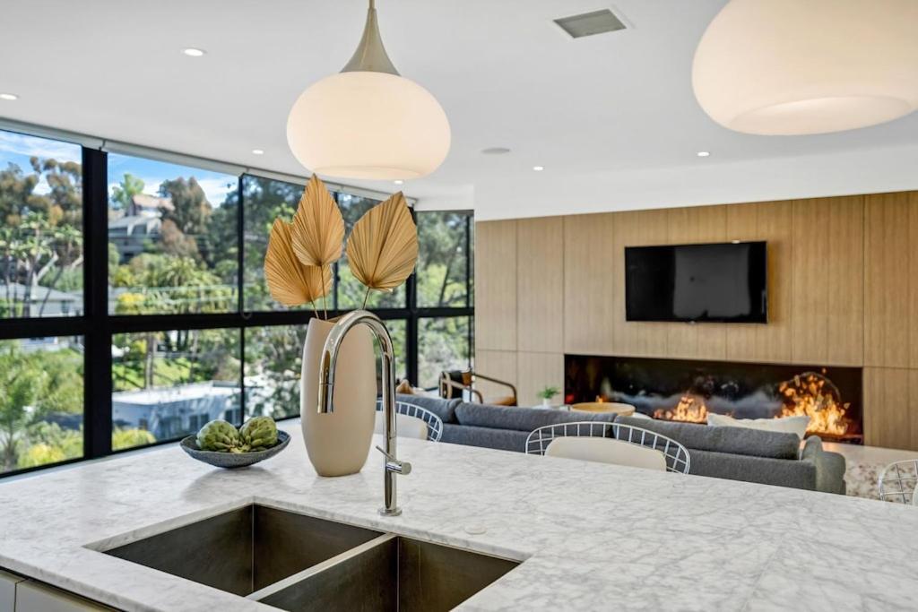 Experience Eco-Luxury at its Finest - Centrally Located Clea House in San Diego! view 2