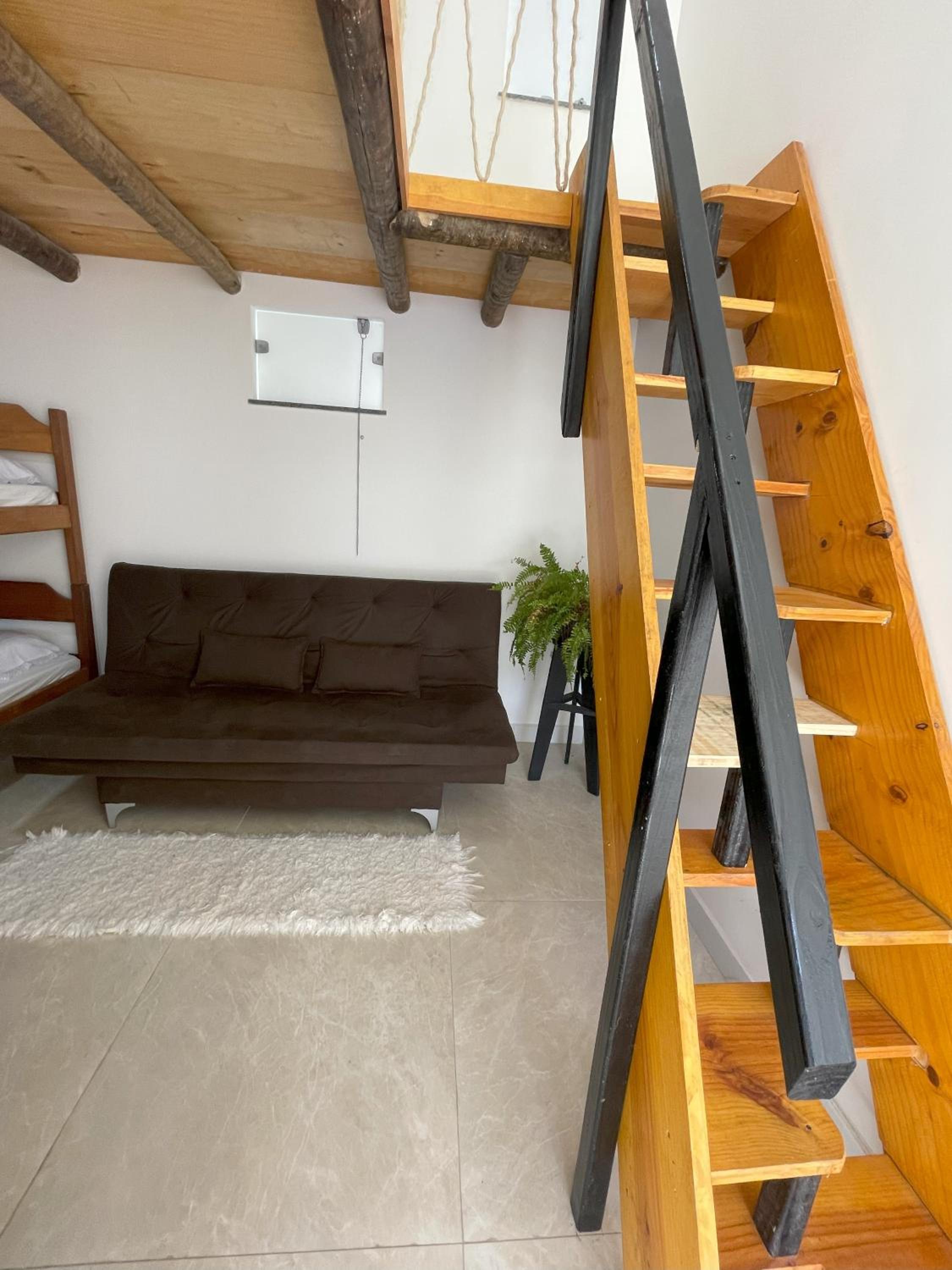 Atenas - Lofts com Cozinha - Próximo Aeroporto e Rodoviária