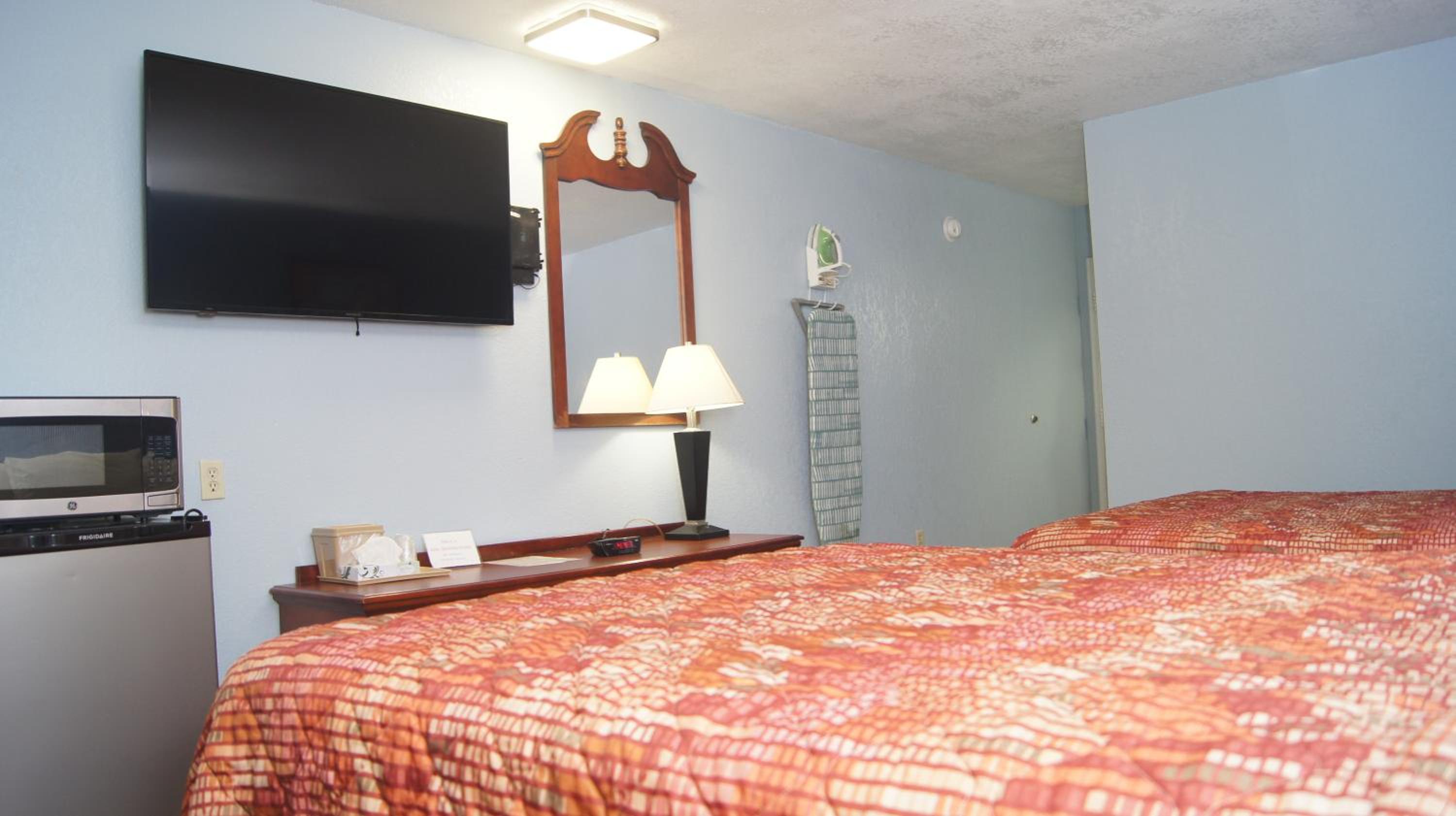 McAlester Vacations - Holiday Lodge  Suites - Property Image 4