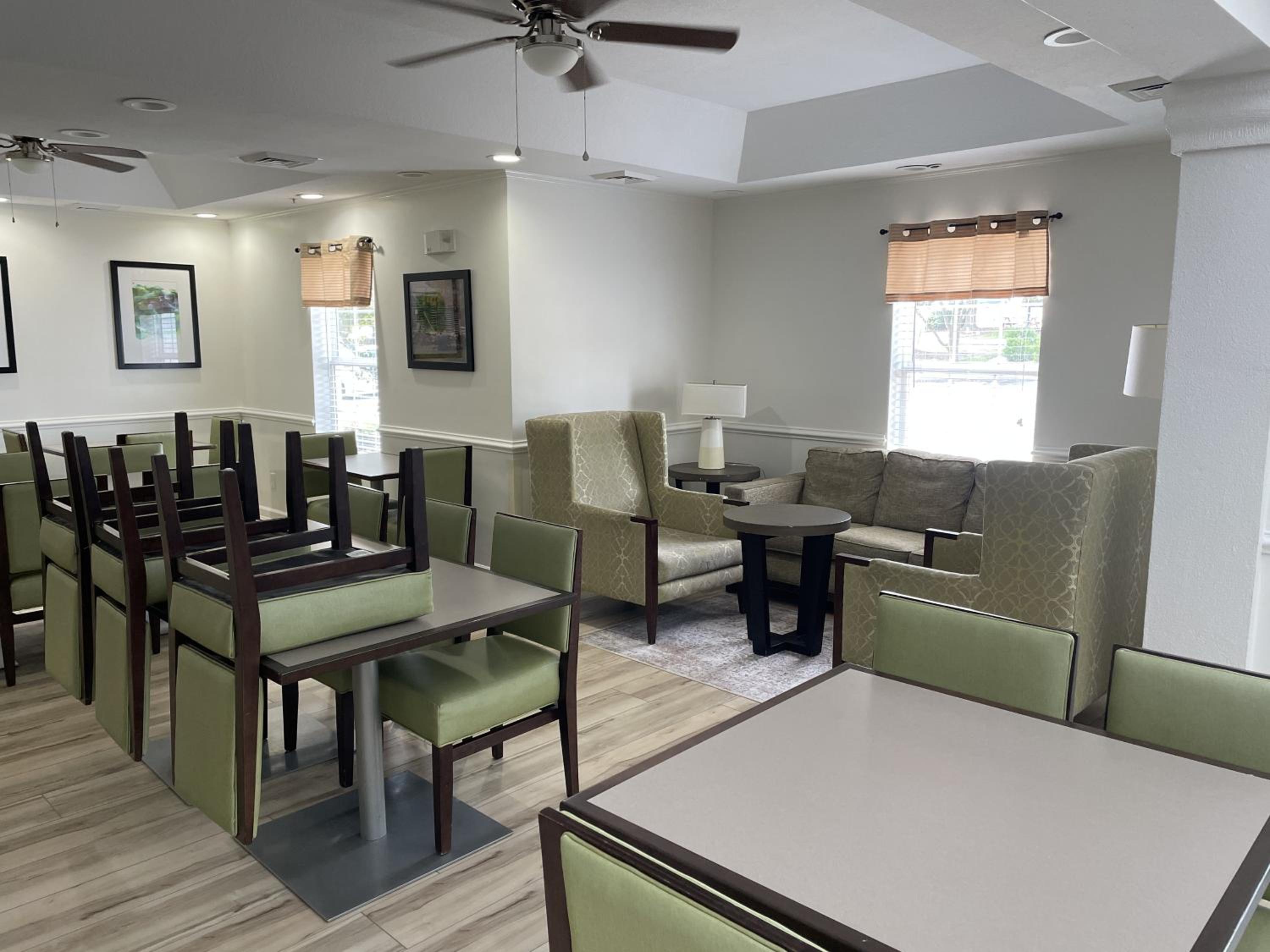 Richmond Vacations - Quality Inn - Property Image 1