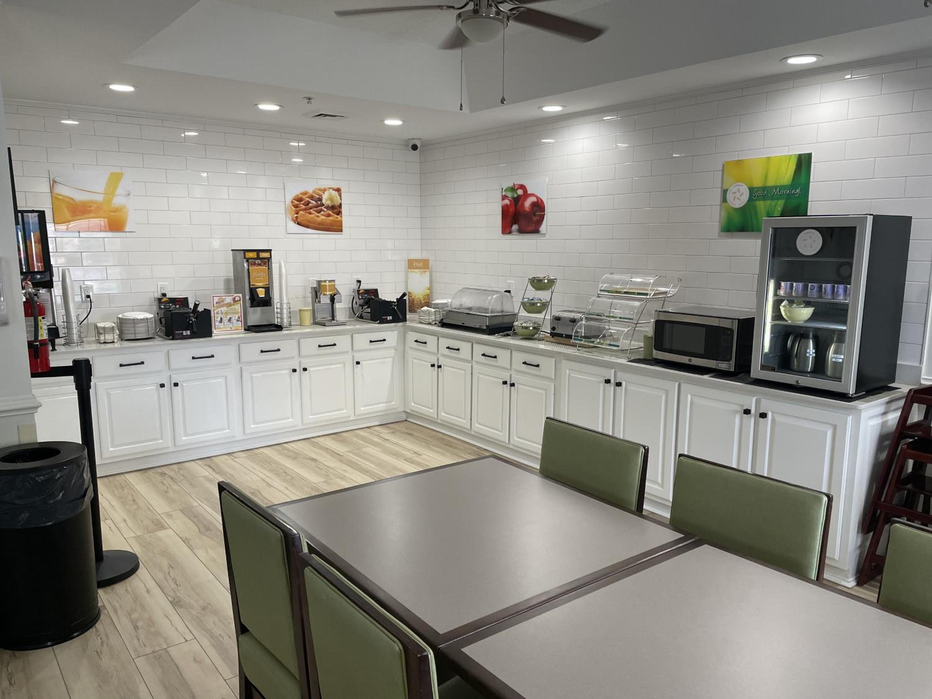 Richmond Vacations - Quality Inn - Property Image 11