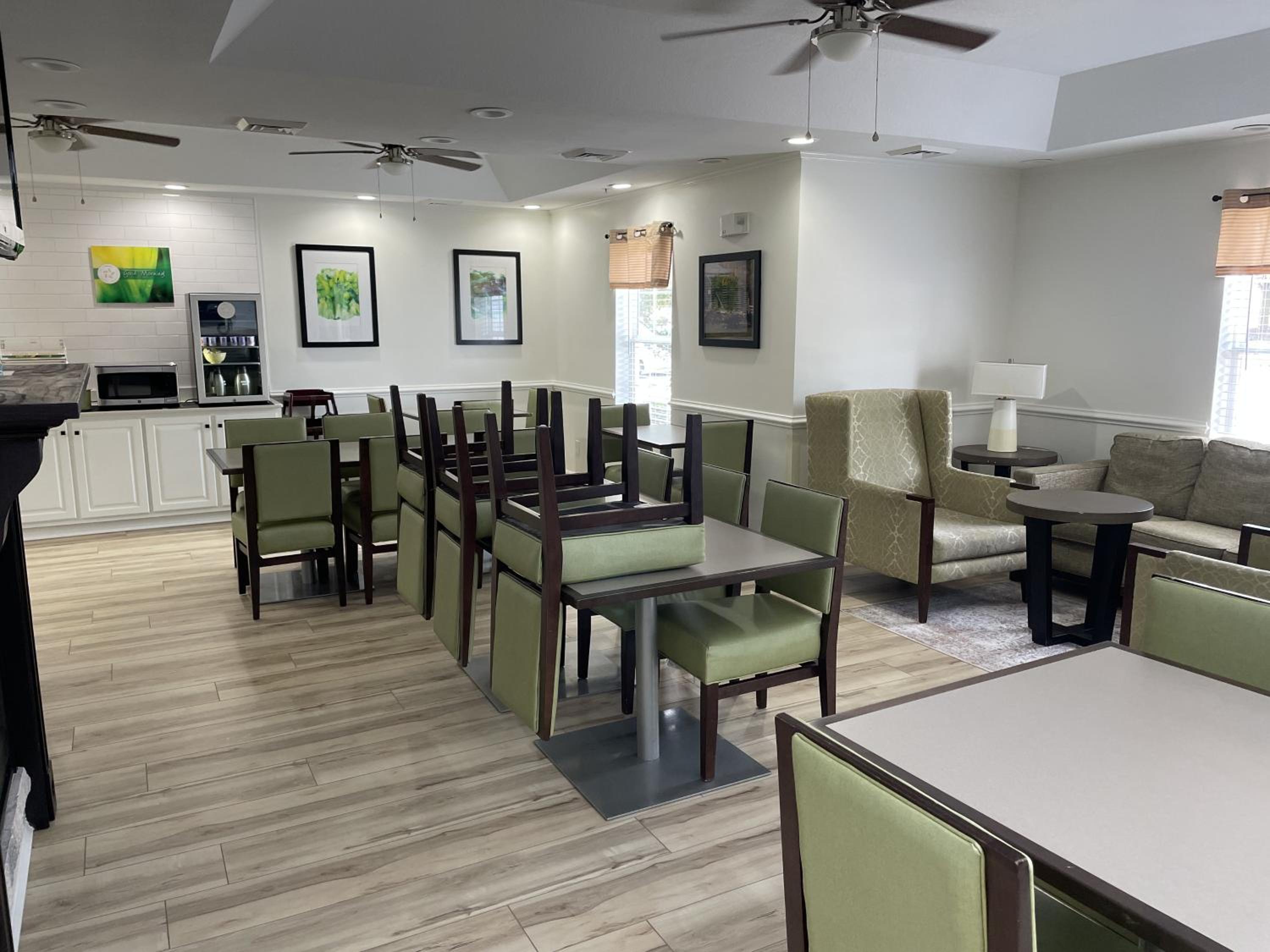 Richmond Vacations - Quality Inn - Property Image 9