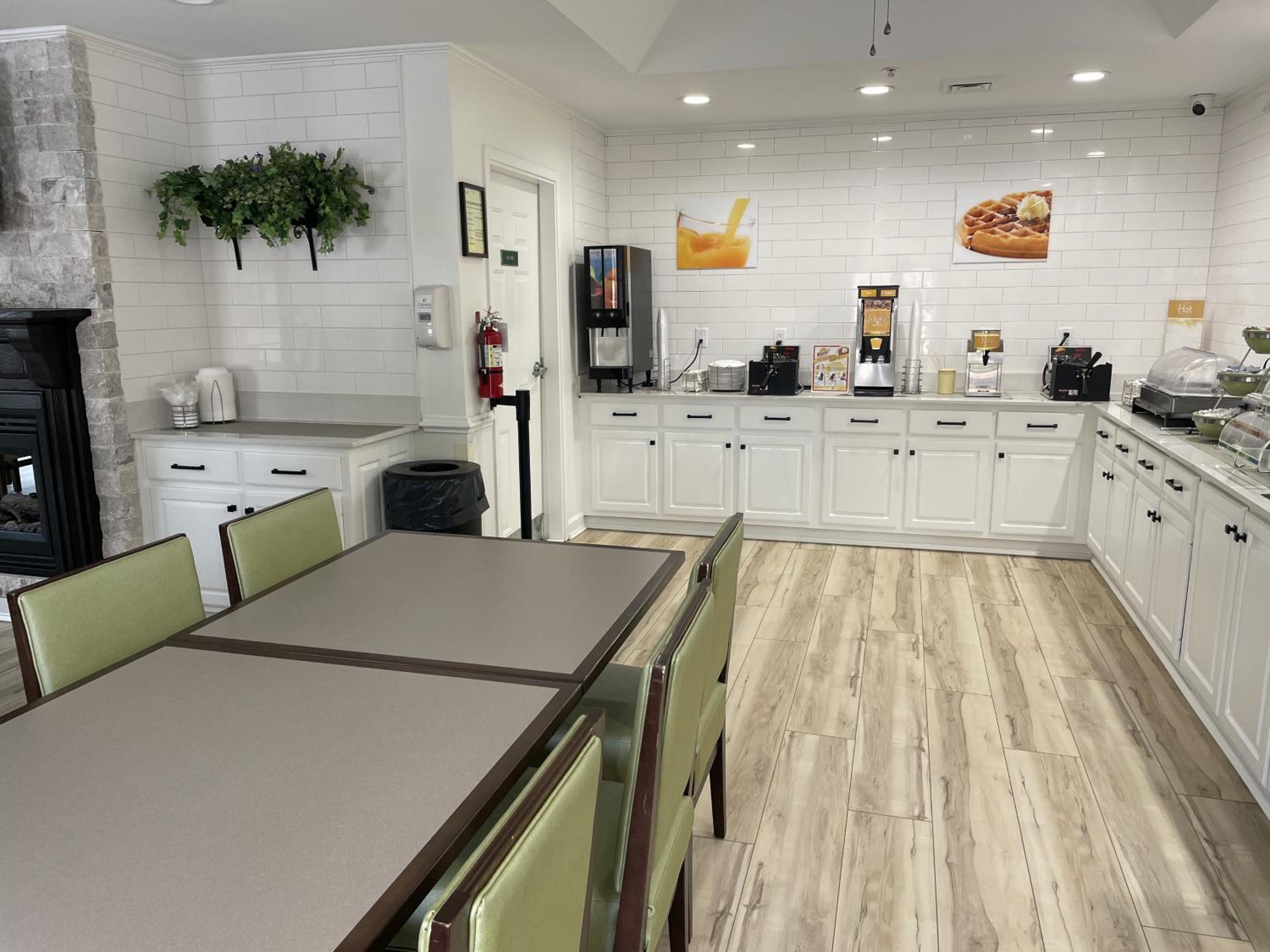 Richmond Vacations - Quality Inn - Property Image 7