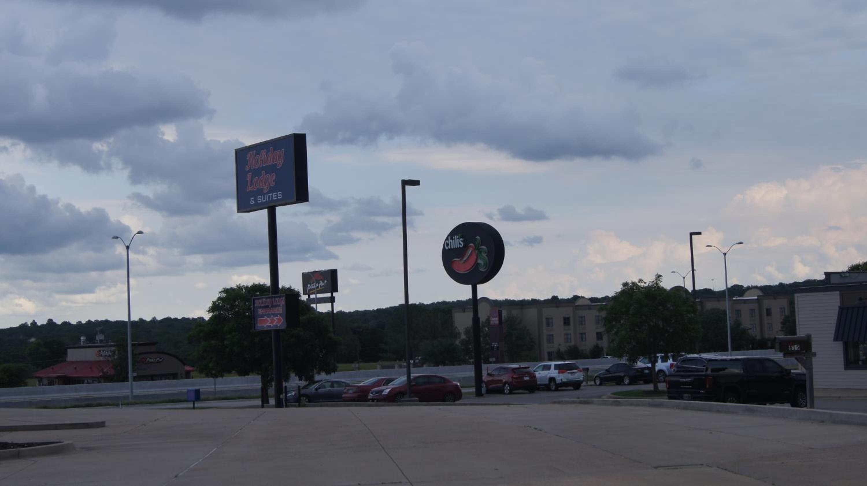 McAlester Vacations - Holiday Lodge  Suites - Property Image 11