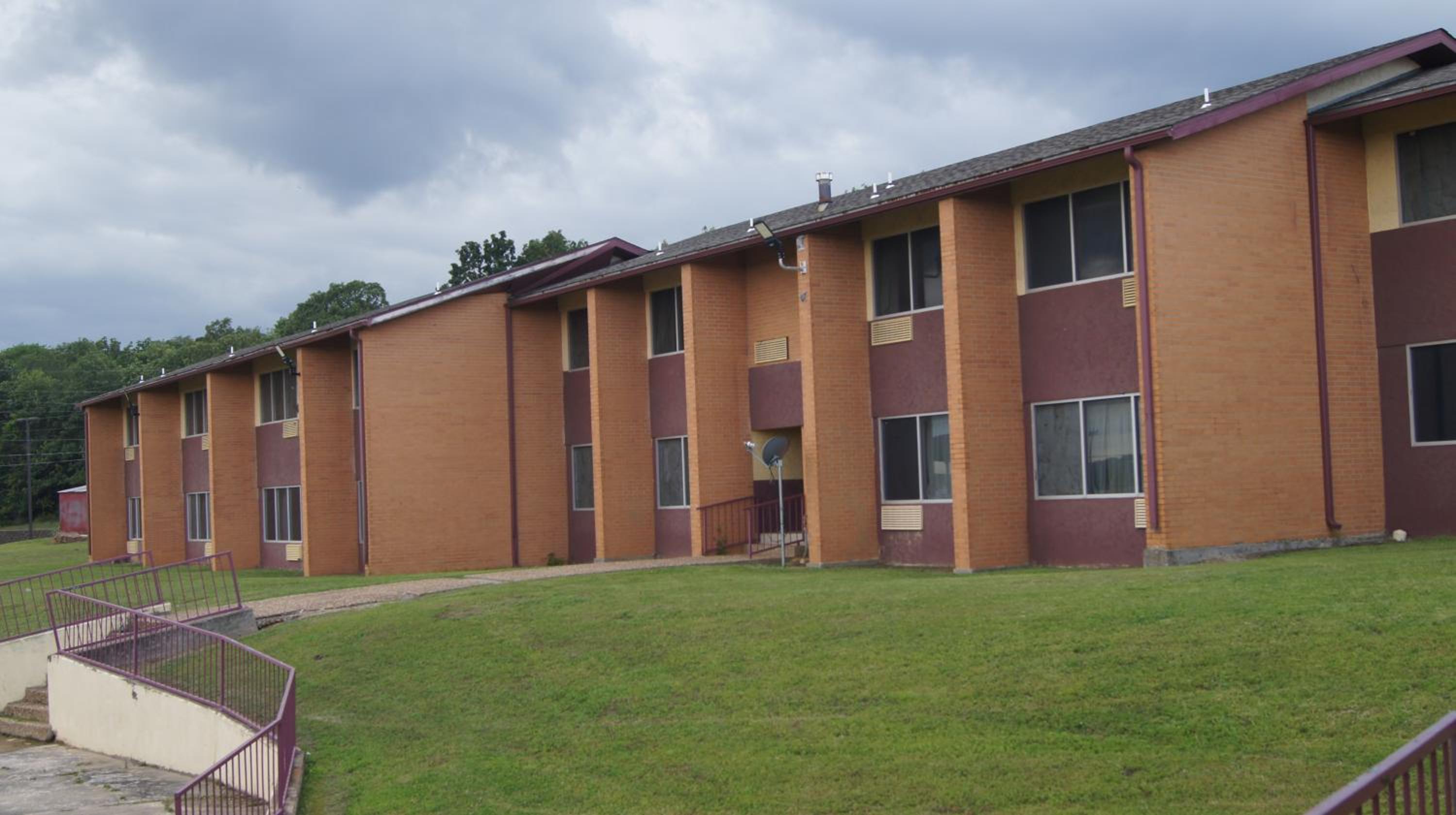 McAlester Vacations - Holiday Lodge  Suites - Property Image 1