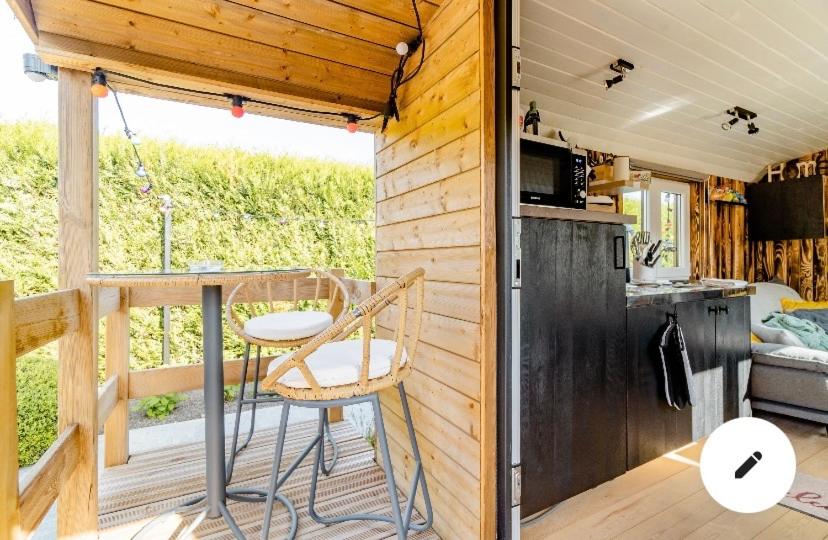 Roulotte du puits avec jacuzzi et sauna privatif