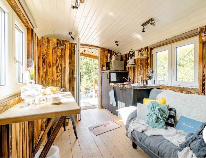 Roulotte du puits avec jacuzzi et sauna privatif
