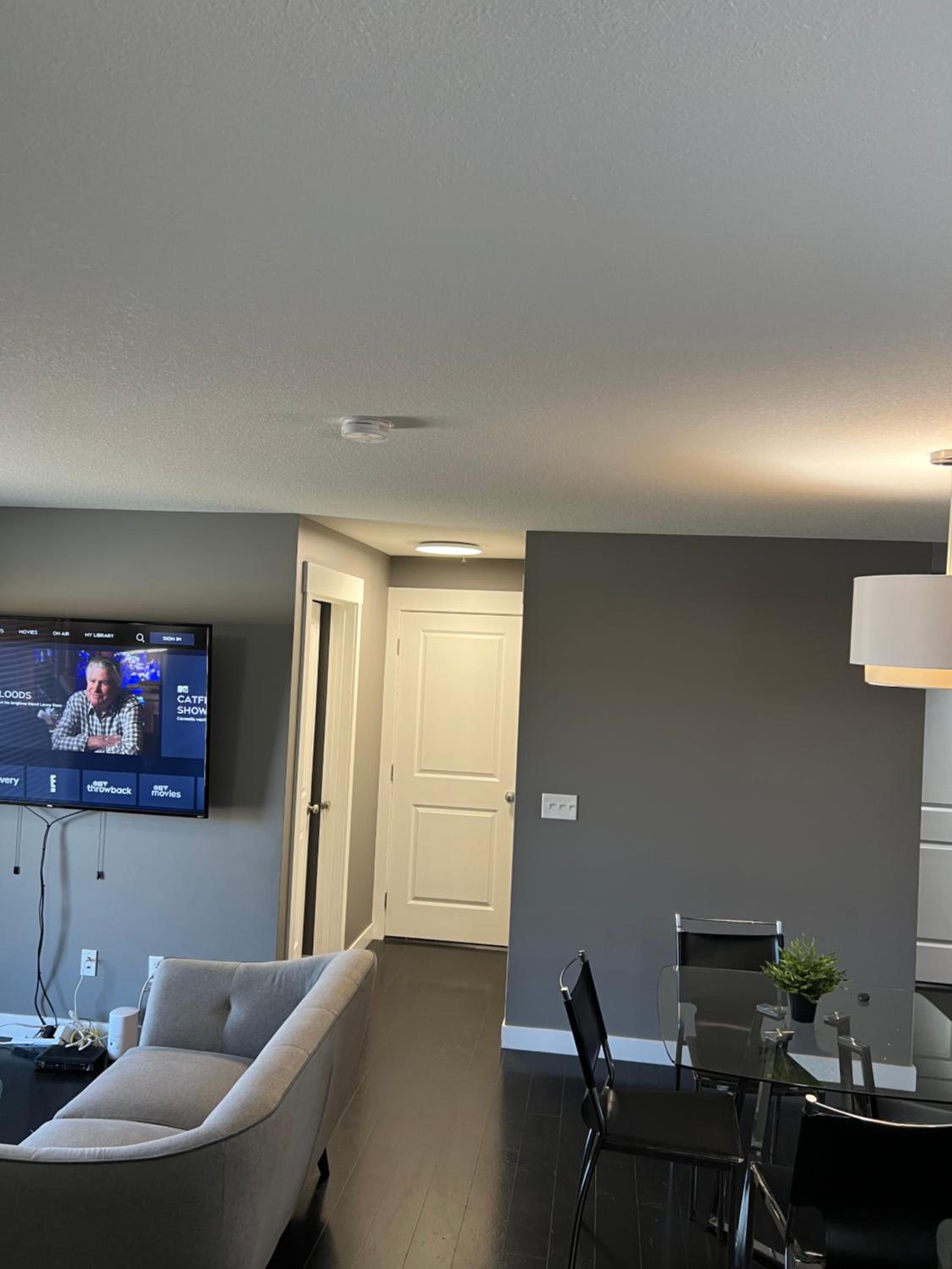 Lovely 2 bedroom 2 bathroom plus den