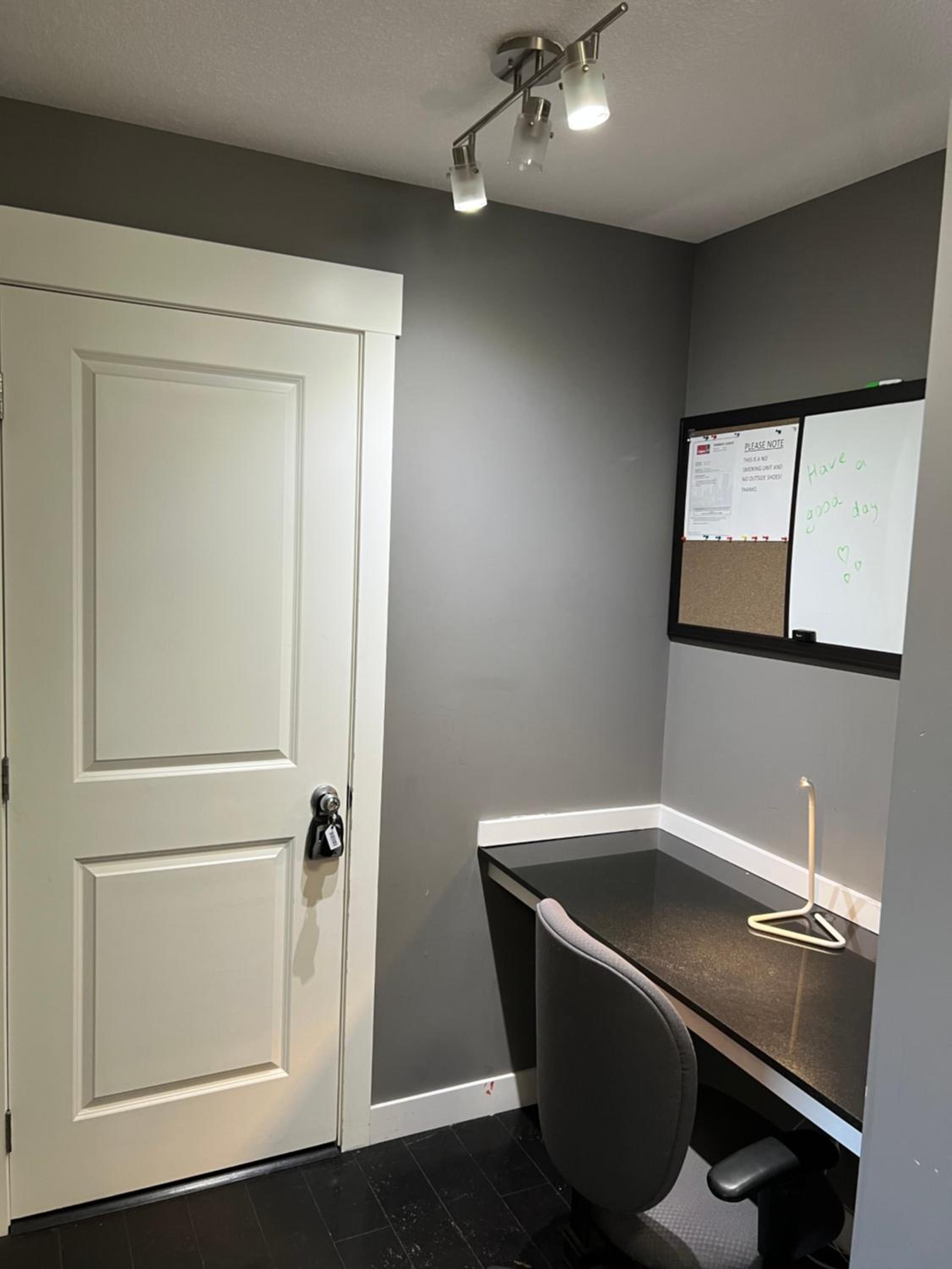 Lovely 2 bedroom 2 bathroom plus den