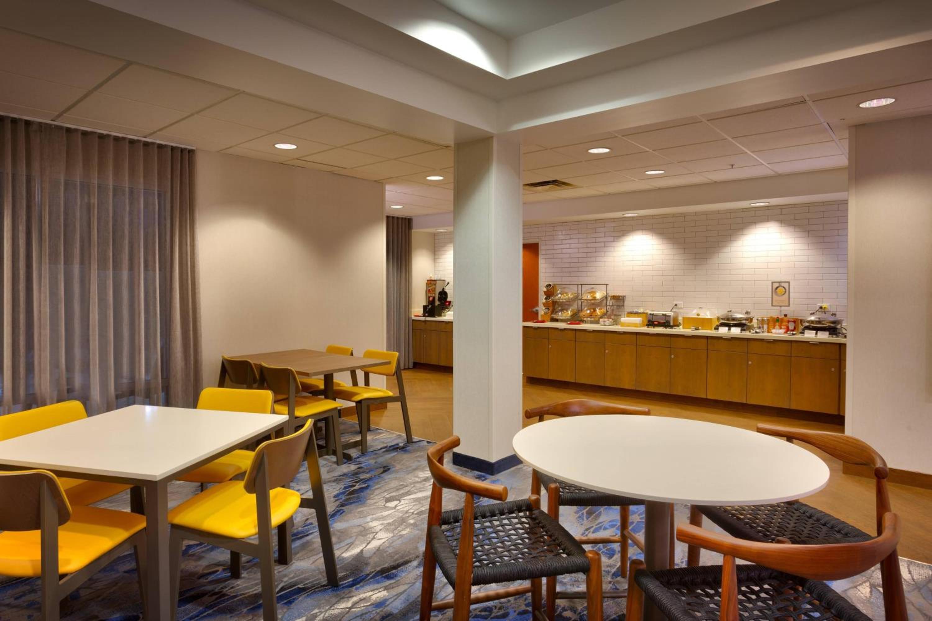 Roswell Vacations - Fairfield Inn  Suites Roswell - Property Image 5