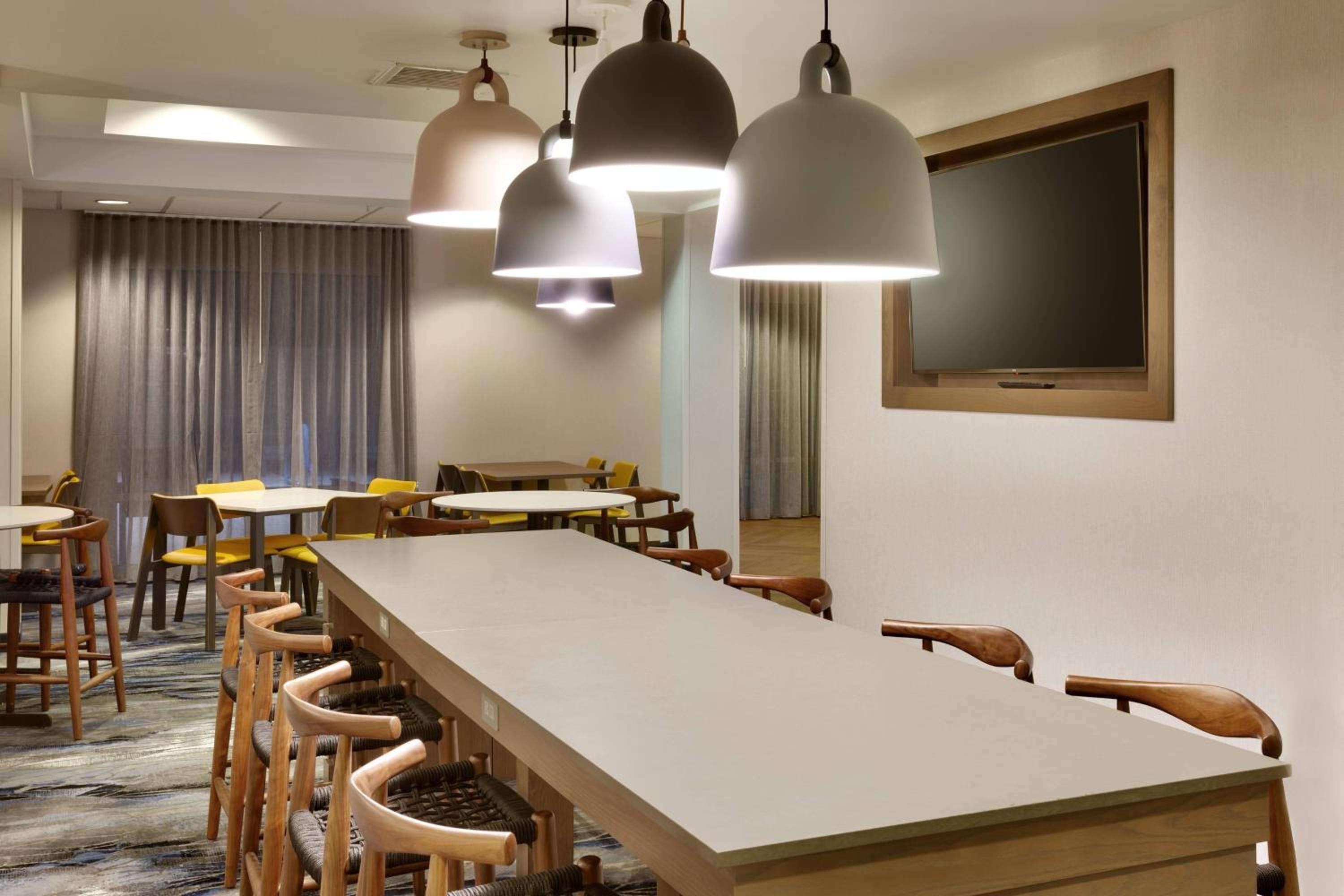 Roswell Vacations - Fairfield Inn  Suites Roswell - Property Image 7