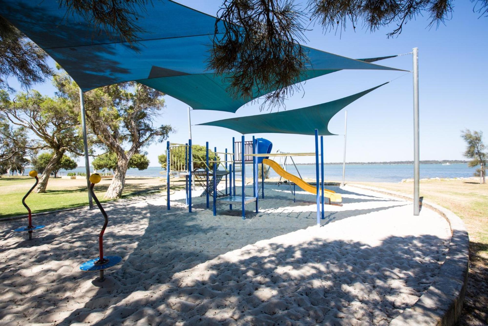 Nature Lovers Dream in Dawesville
