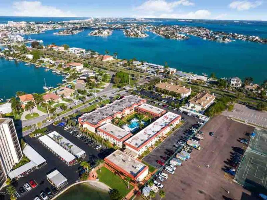 Stylish Treasure Island apt on waterways. view 5
