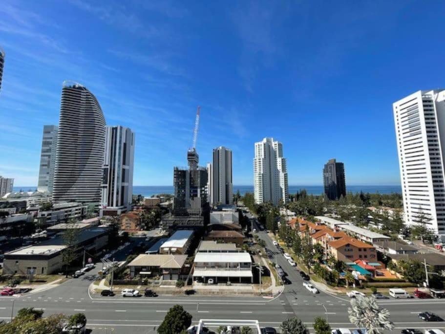 Broadbeach apartment level 10 with Beach Views