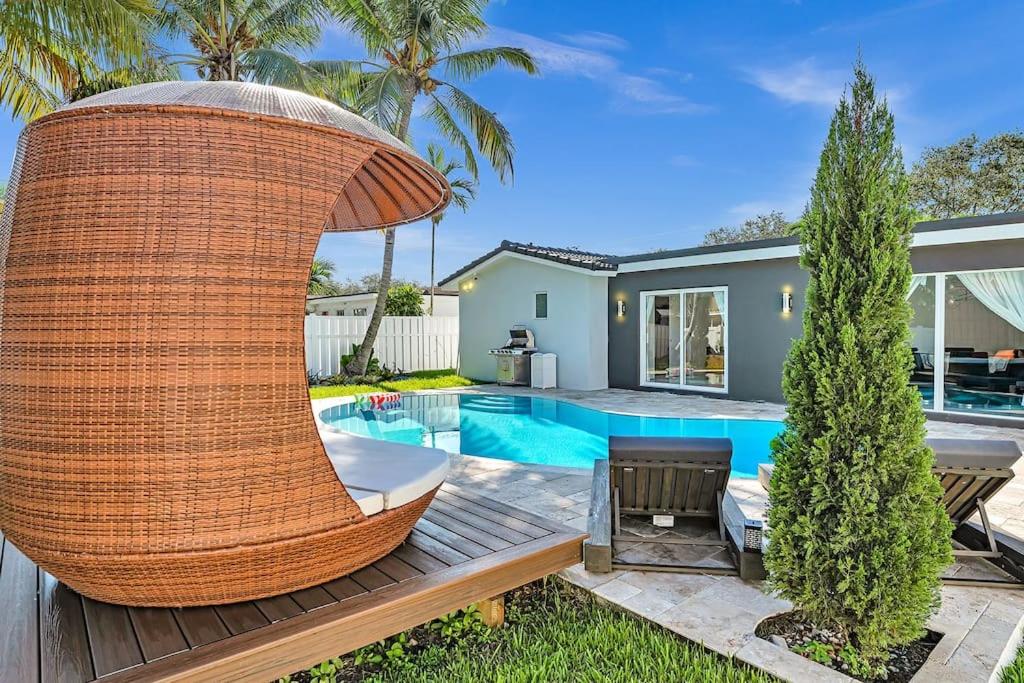 Luxury Hollywood Home, Heated Pool, Casino Nearby view 5