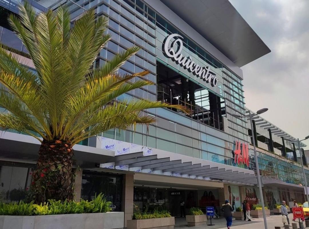 Suite frente al Quicentro Shopping vista frontal piso alto diagonal al Hotel Sheraton