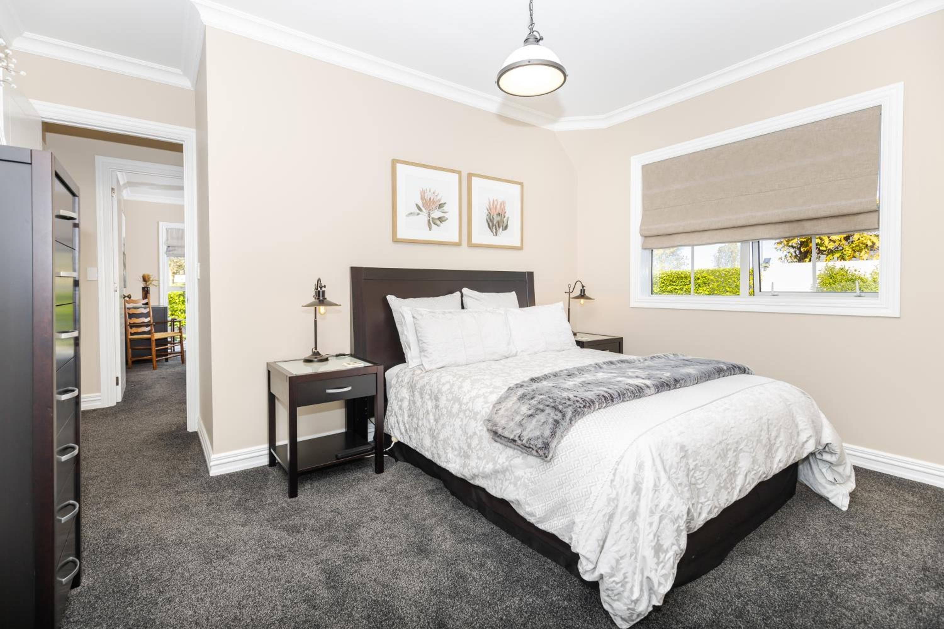 Sweet Magnolia 1 or 2 BR Suite St Kilda Cambridge with Complimentary Continental Breakfast view 3