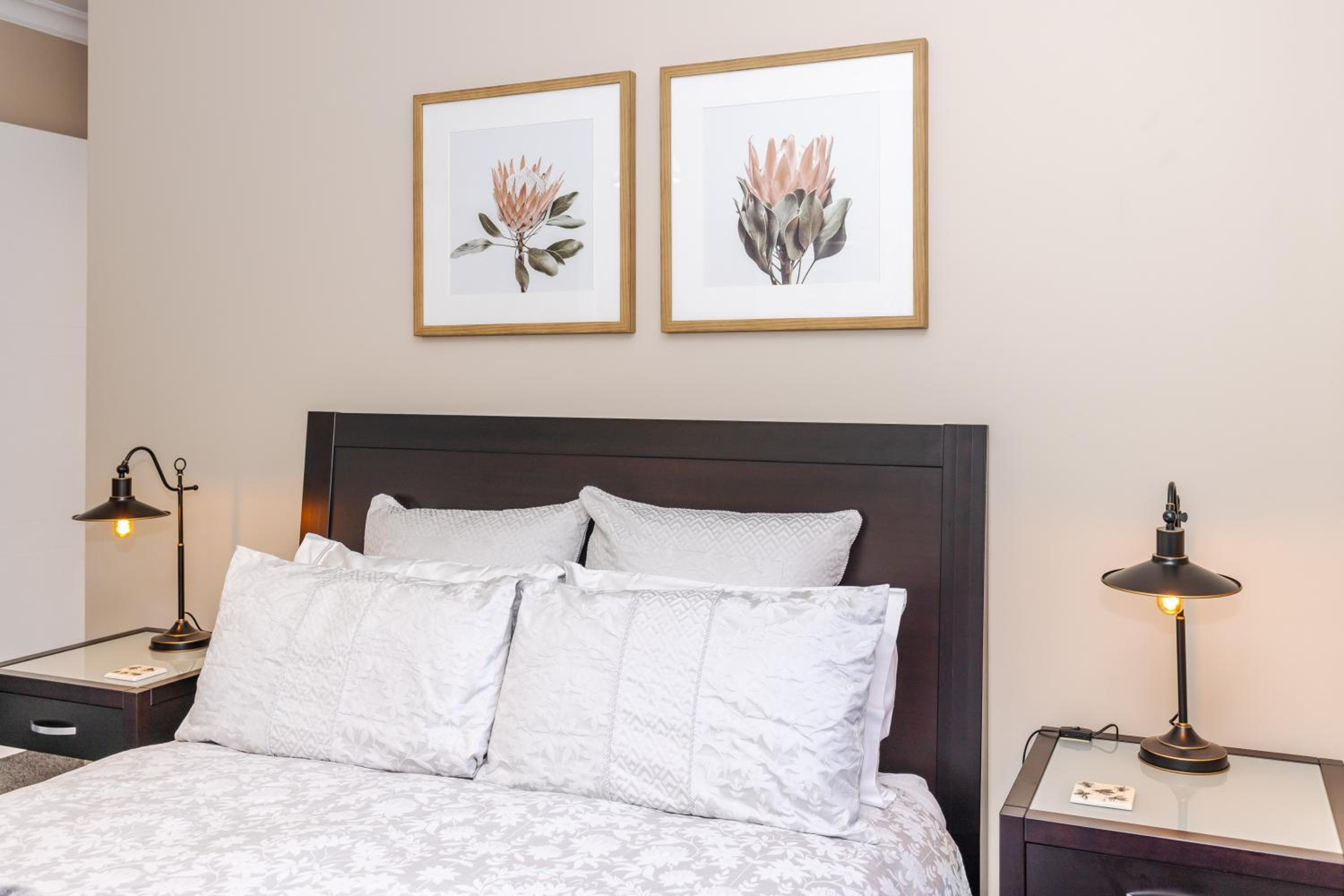 Sweet Magnolia 1 or 2 BR Suite St Kilda Cambridge with Complimentary Continental Breakfast view 4