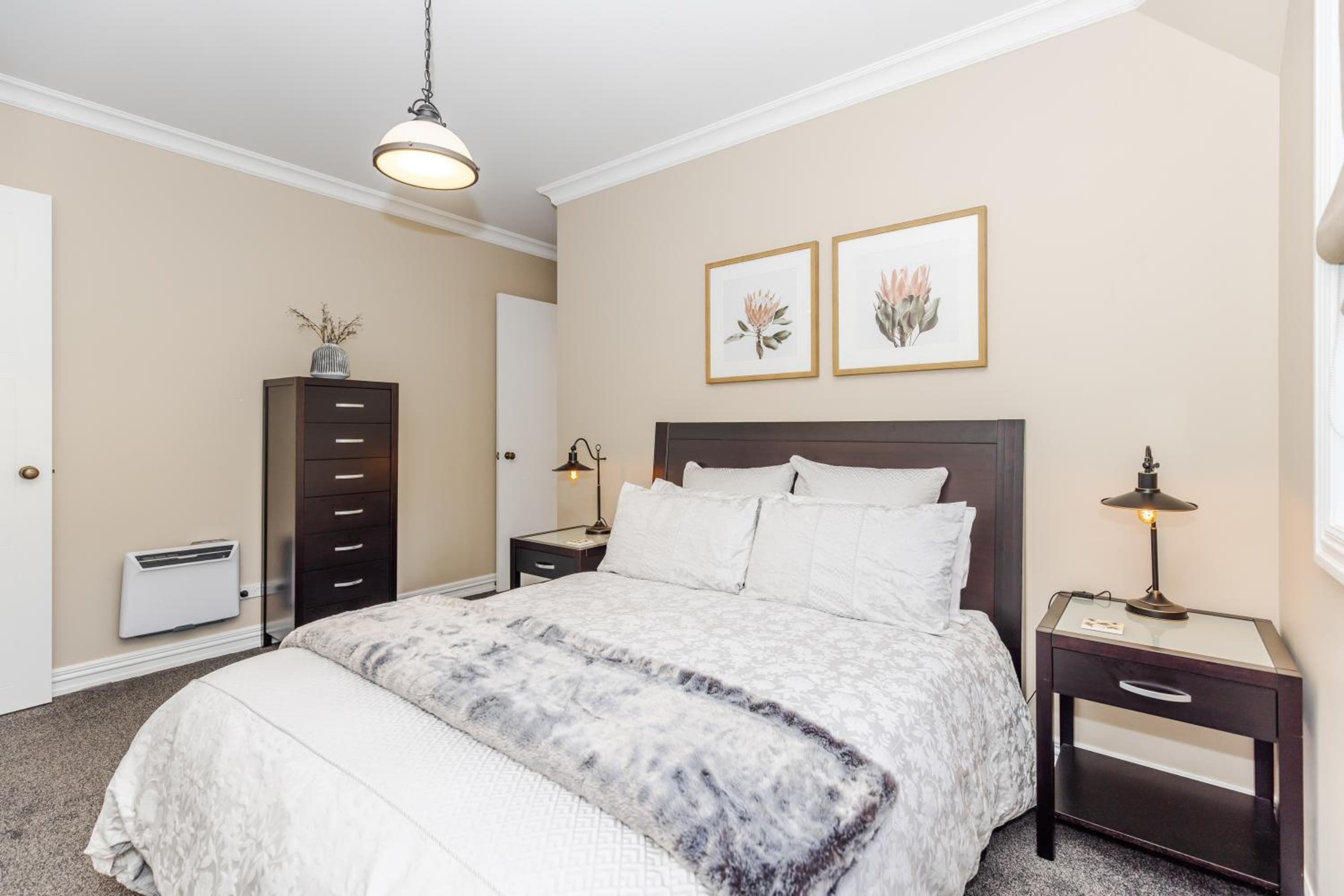 Sweet Magnolia 1 or 2 BR Suite St Kilda Cambridge with Complimentary Continental Breakfast view 5