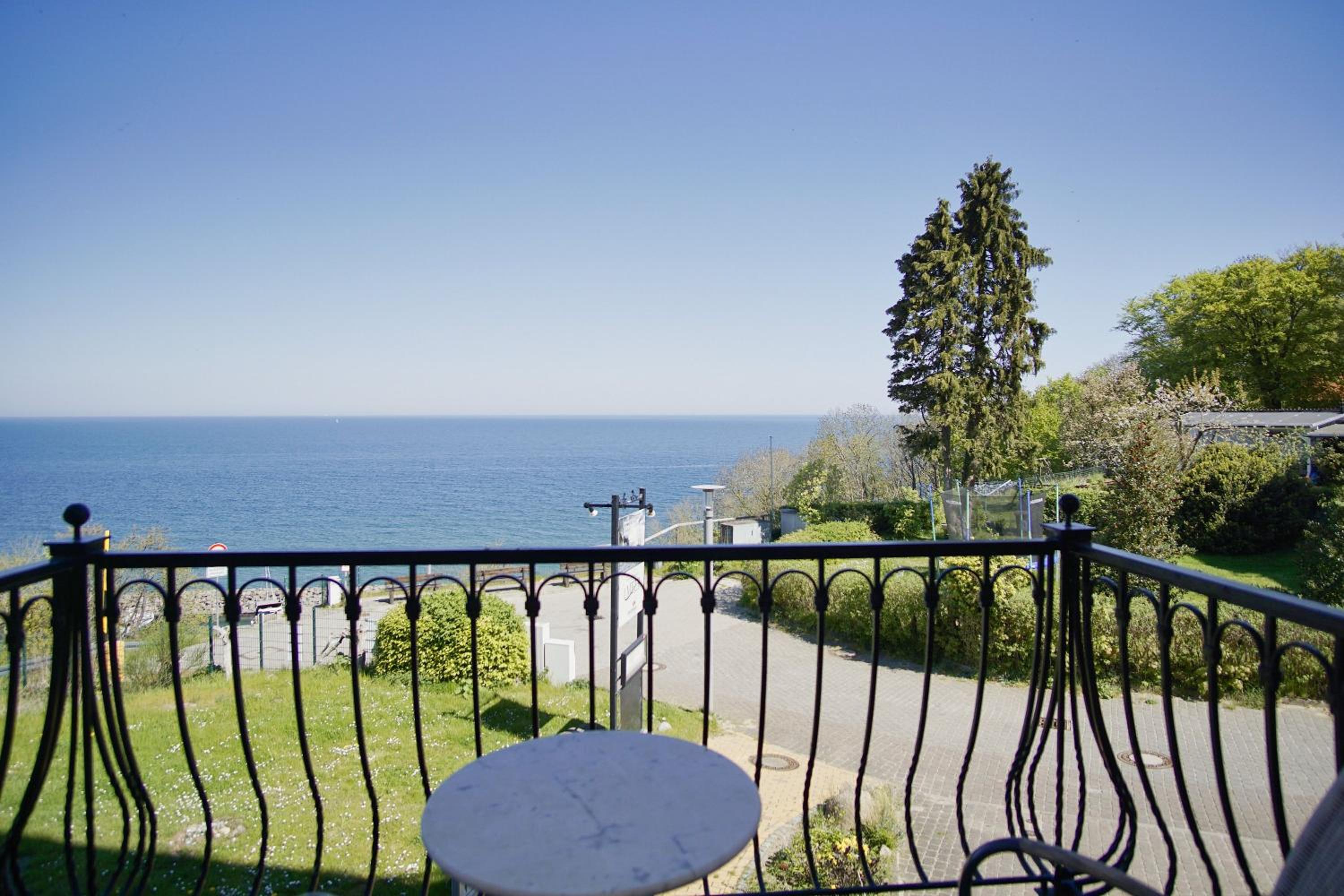 Ferienwohnung mit traumhaftem Meerblick - Haus am Meer FeWo 02