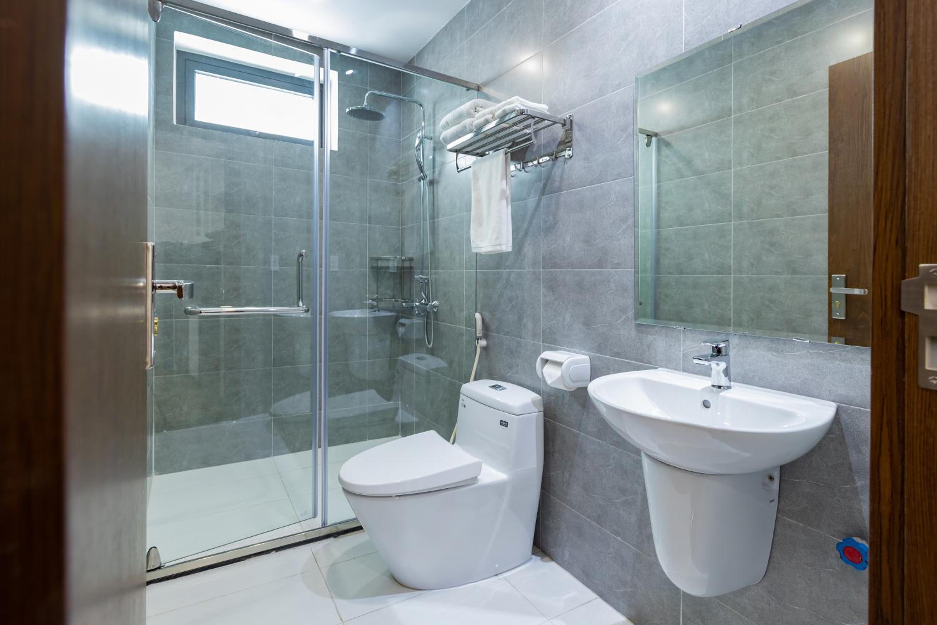 Phong Lan Apartments