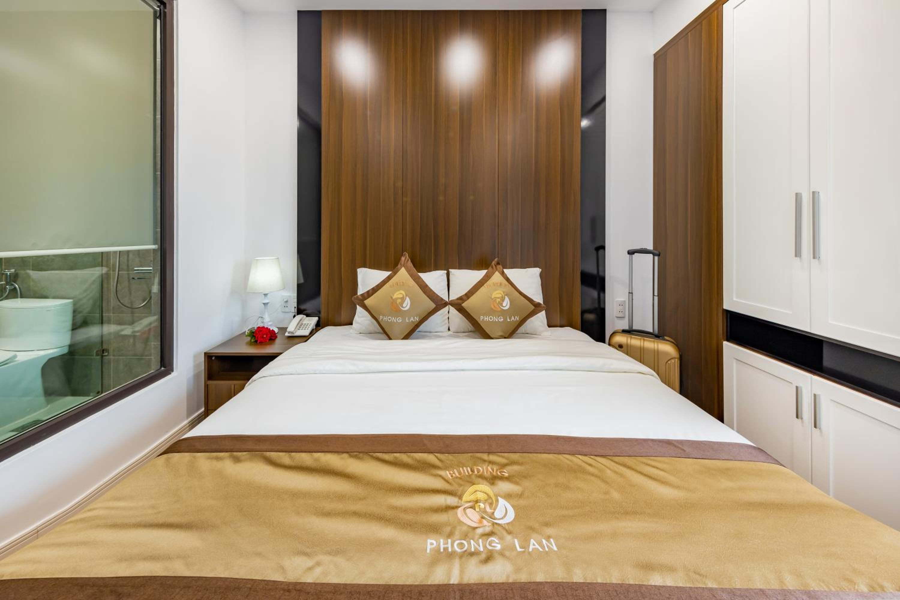 Phong Lan Apartments