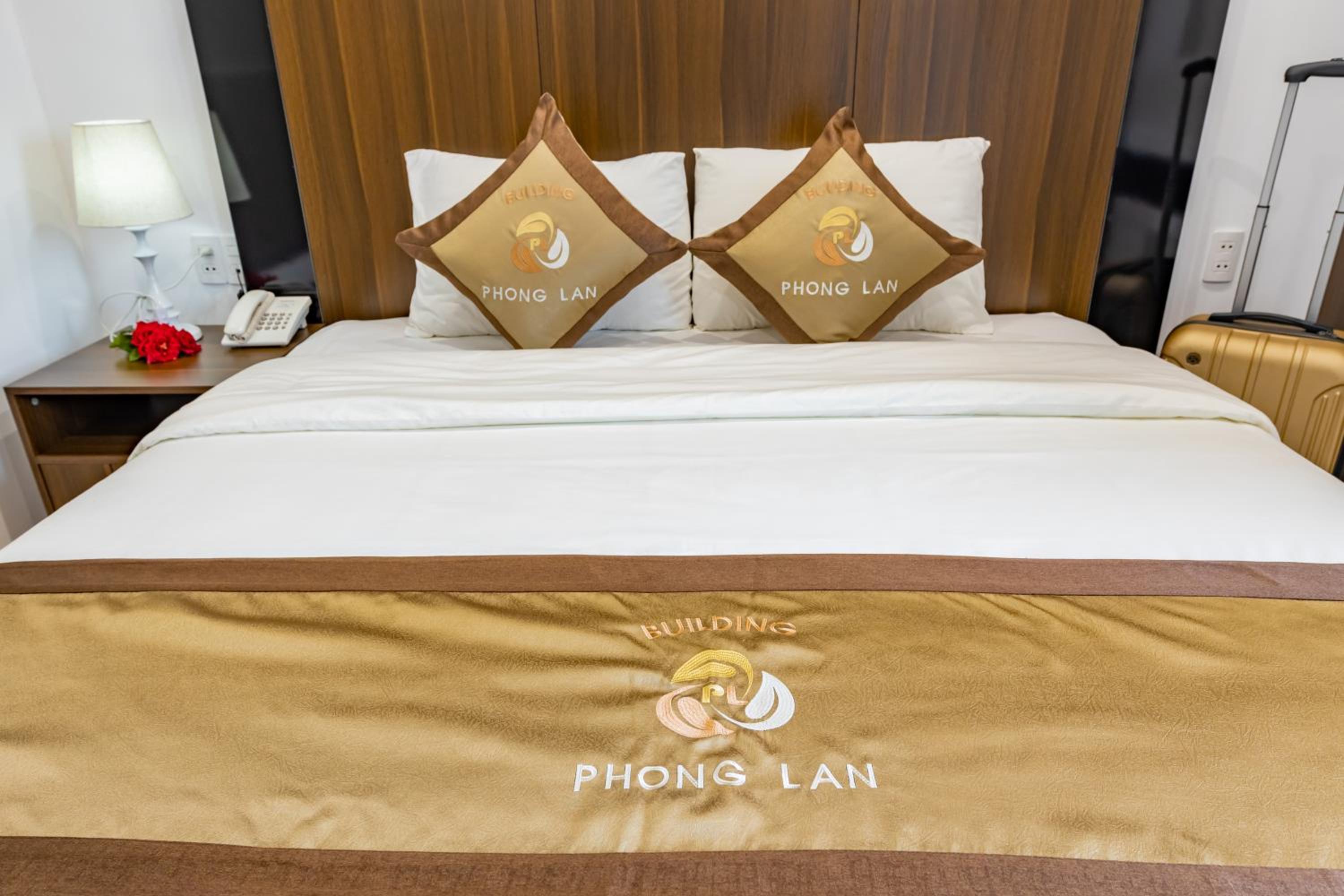 Phong Lan Apartments