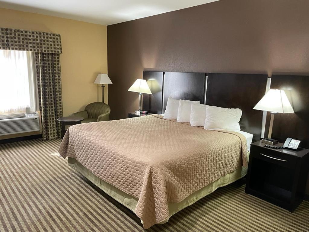 Whitney Inn  Suites - Property Image 6