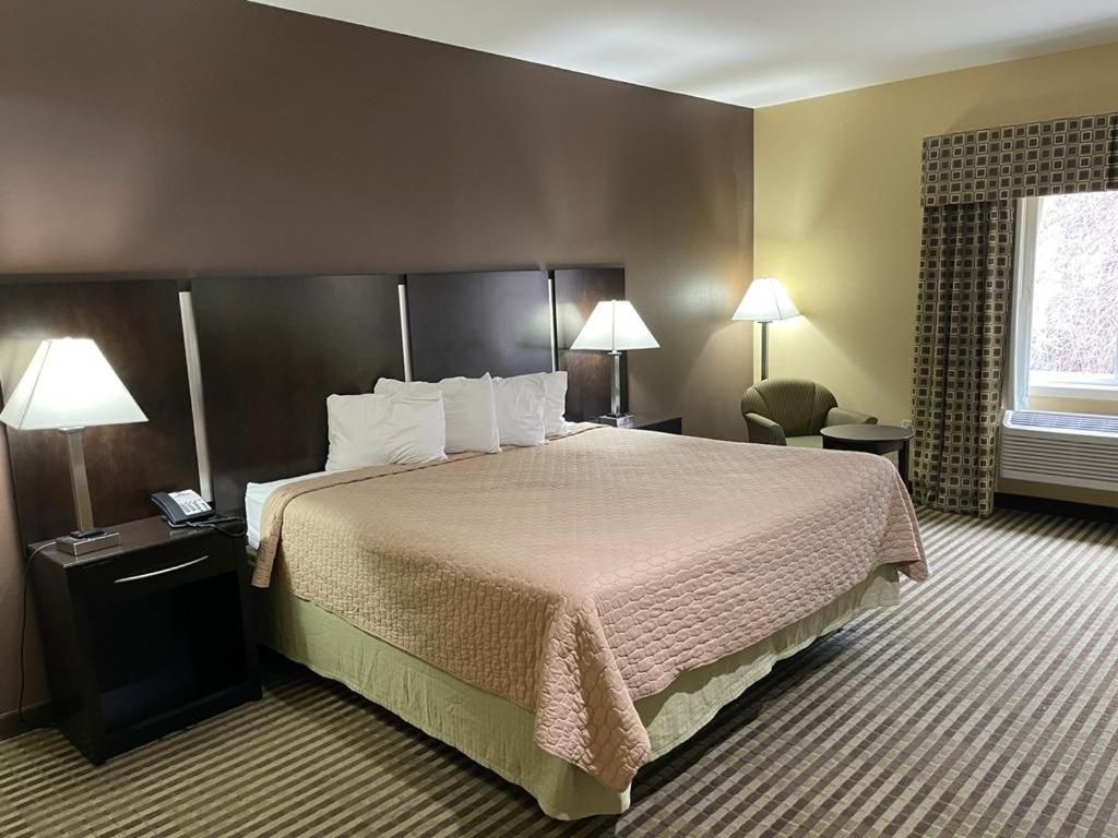 Whitney Inn  Suites - Property Image 7