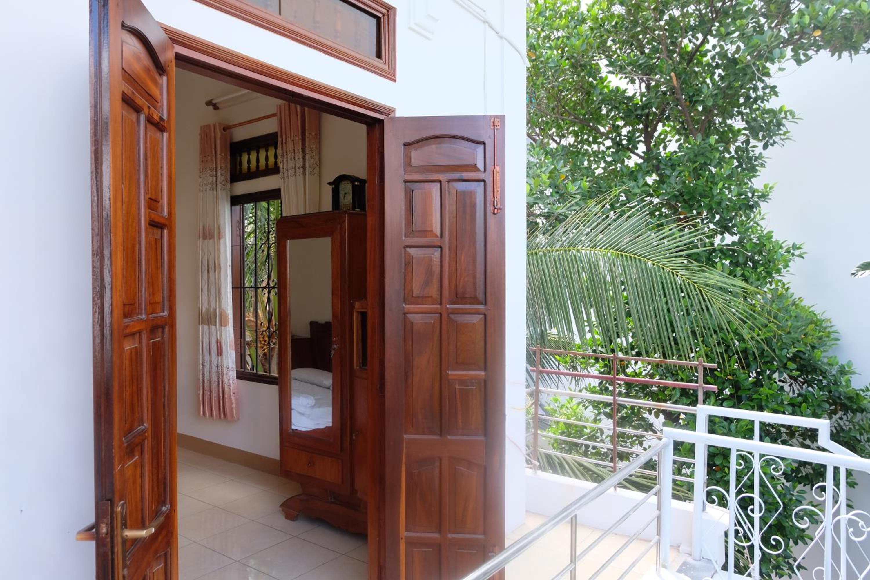 Moon house tropical garden - Coconut view 5
