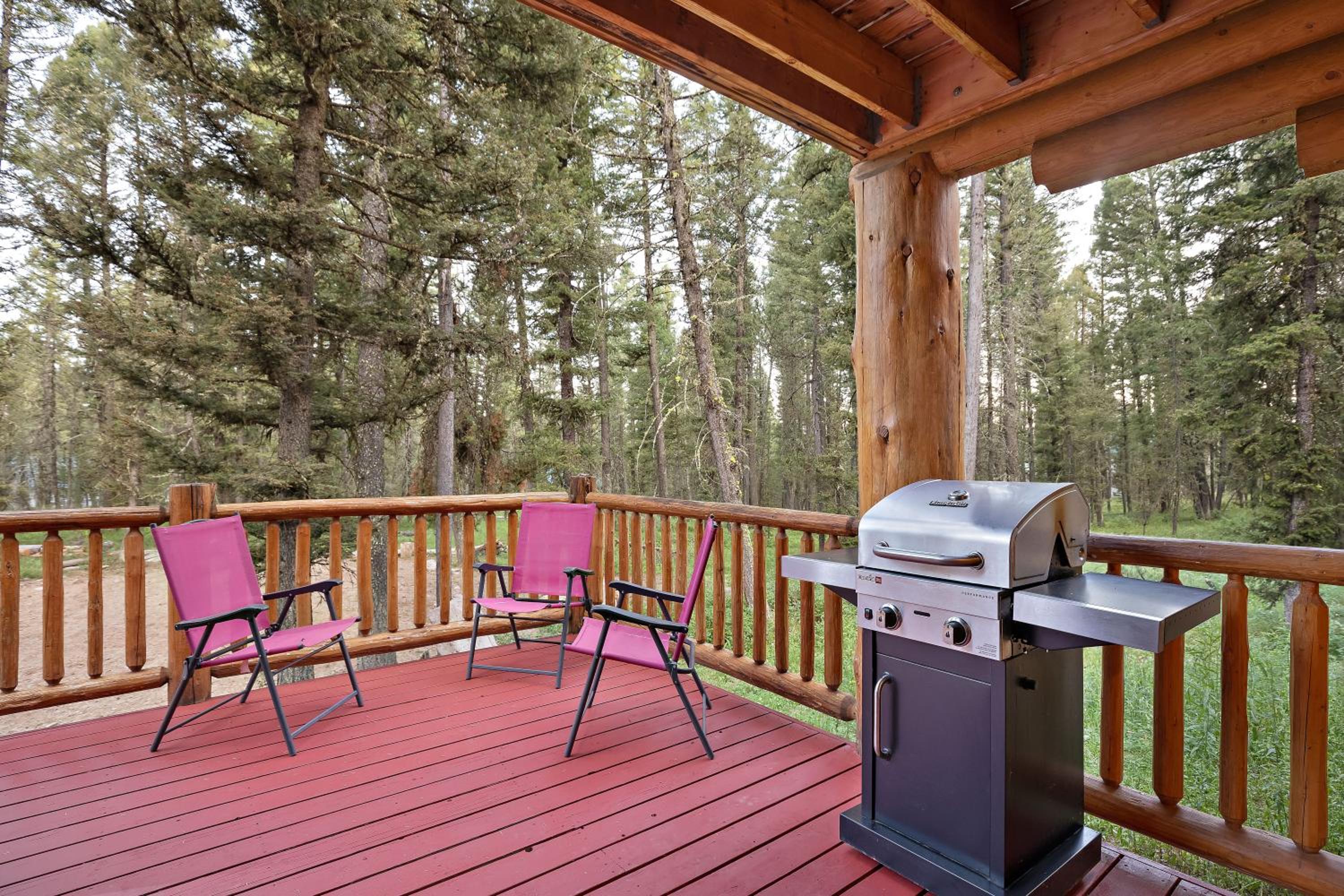 Lodgepole Lookout by KABINO Hot Tub Garage Foosball Fire Pit Theater Room U-Shaped Driveway