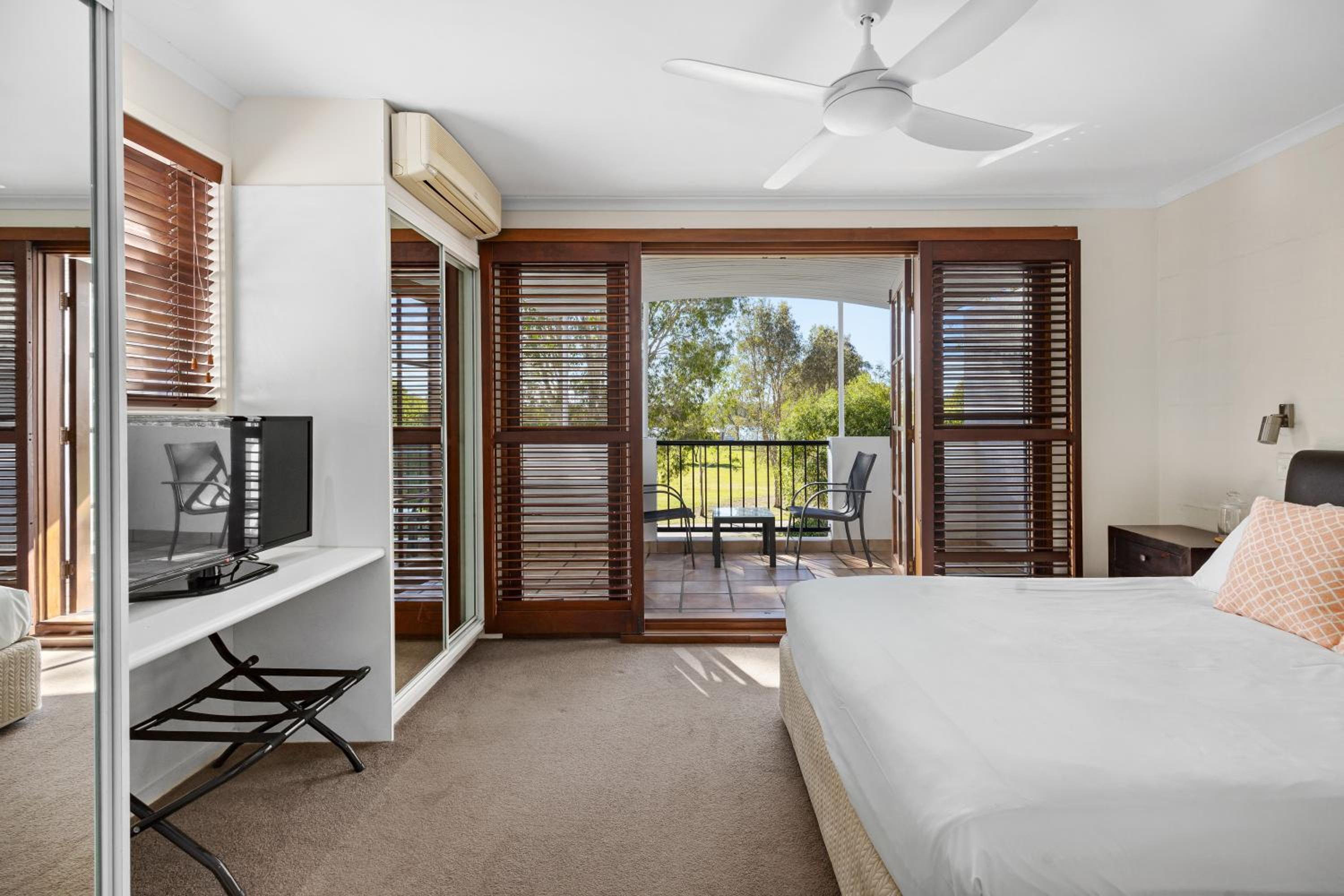 Villa Aqua Riverside Retreat with Pool