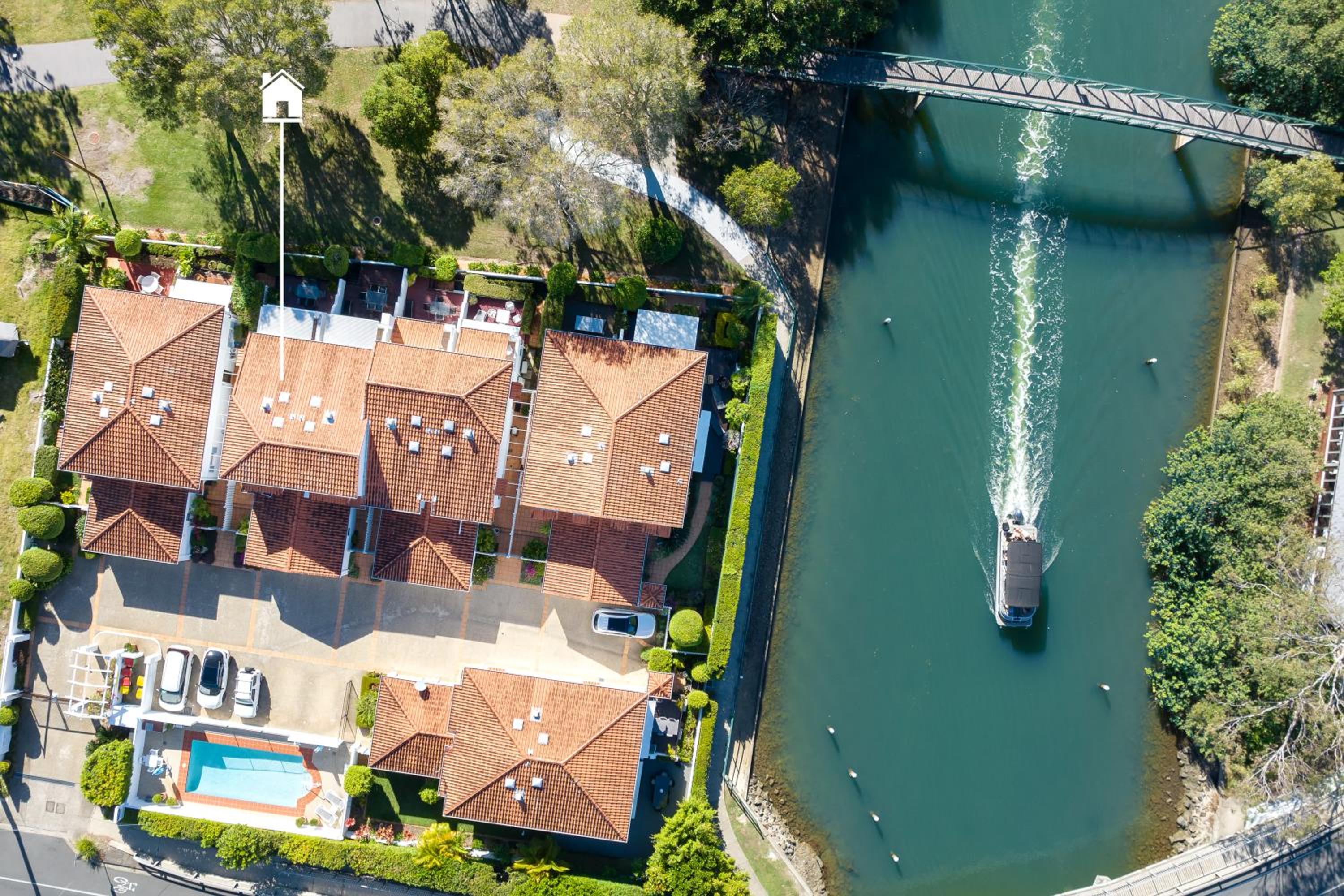 Villa Aqua Riverside Retreat with Pool