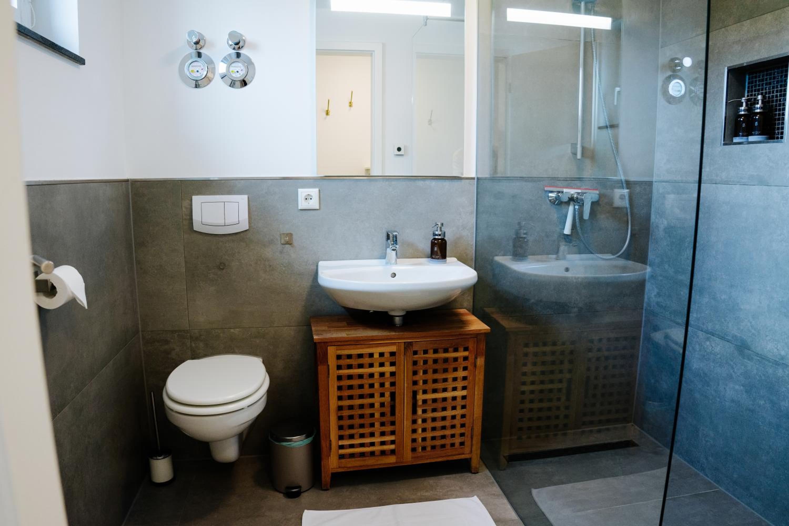 Design Home Office & Central Hideaway - EAH, ZEISS, SCHOTT in 5 min