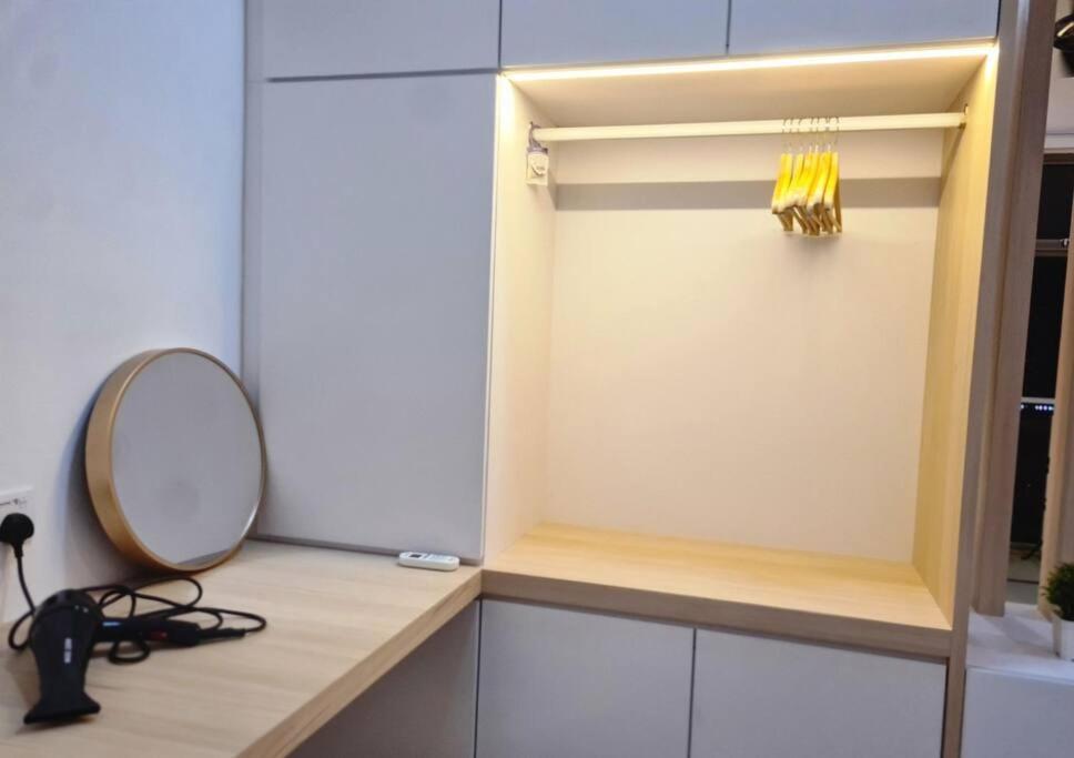 Romantic muji studio balcony high floor Free Netflix