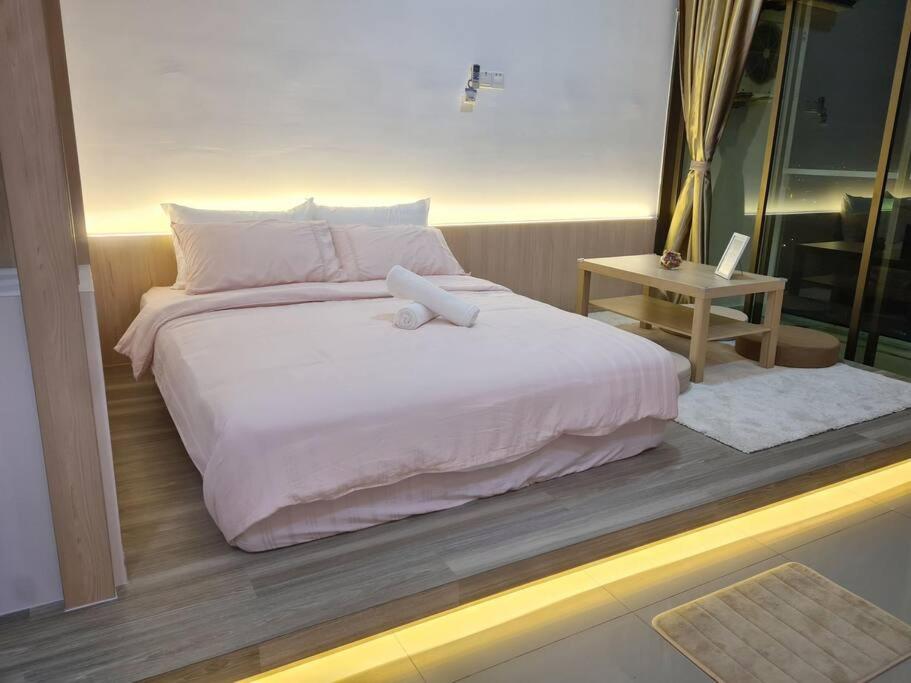 Romantic muji studio balcony high floor Free Netflix