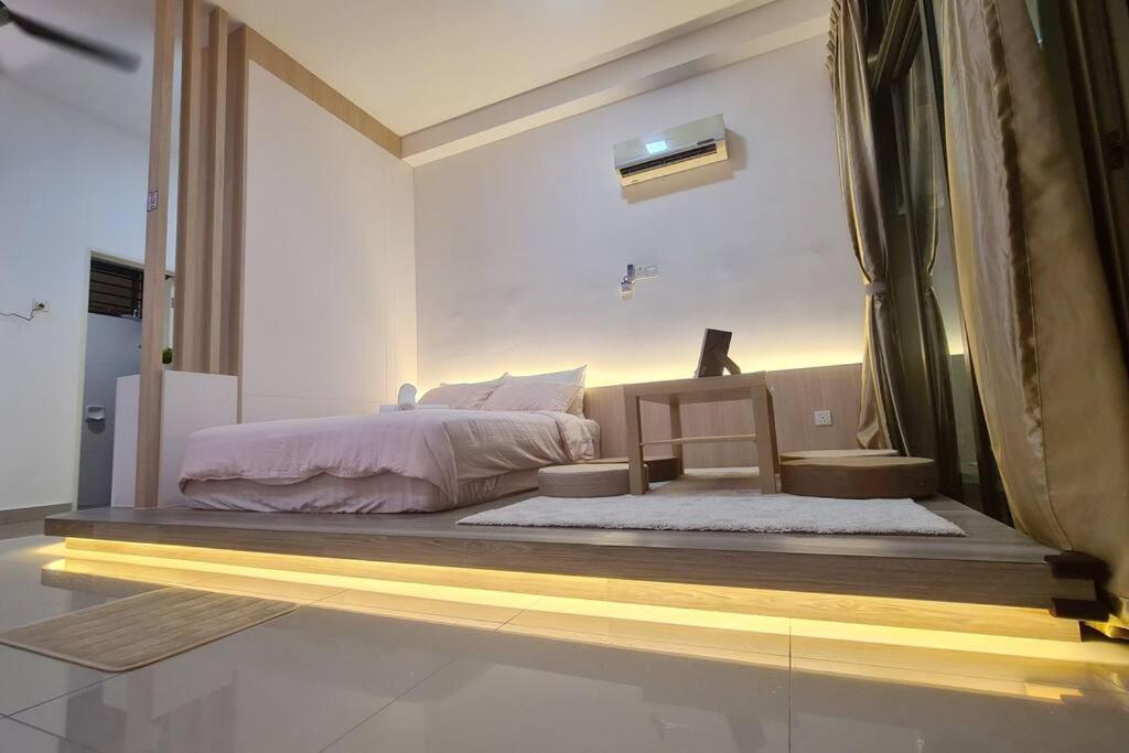 Romantic muji studio balcony high floor Free Netflix