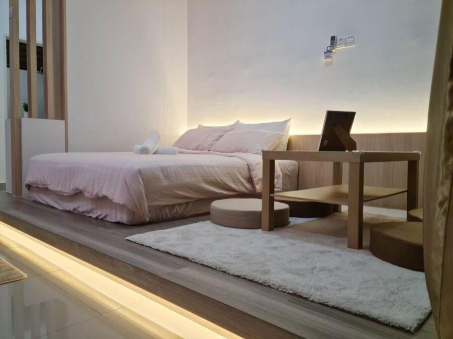 Romantic muji studio balcony high floor Free Netflix