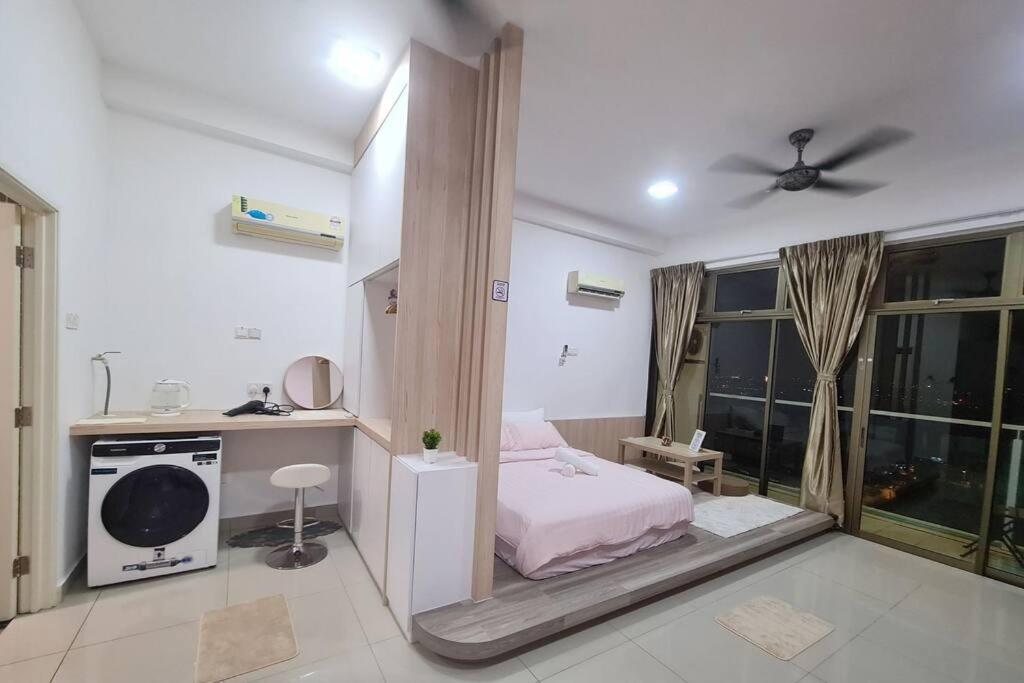 Romantic muji studio balcony high floor Free Netflix