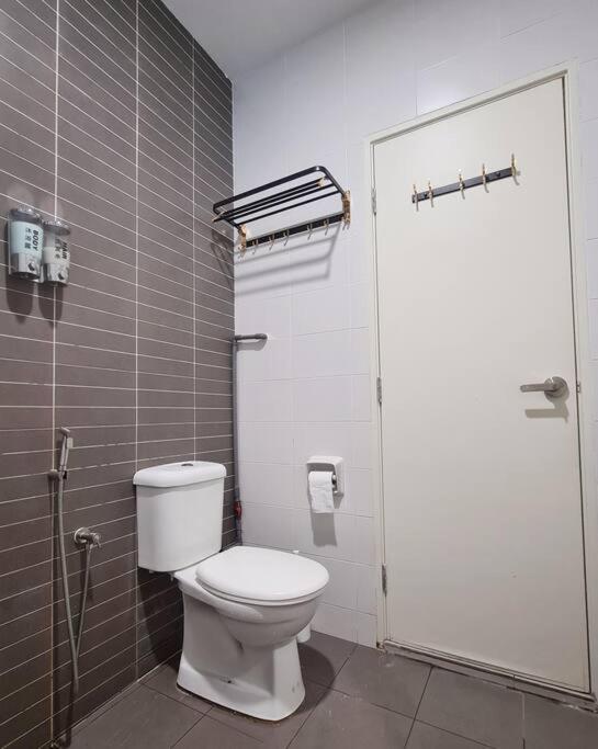 Romantic muji studio balcony high floor Free Netflix